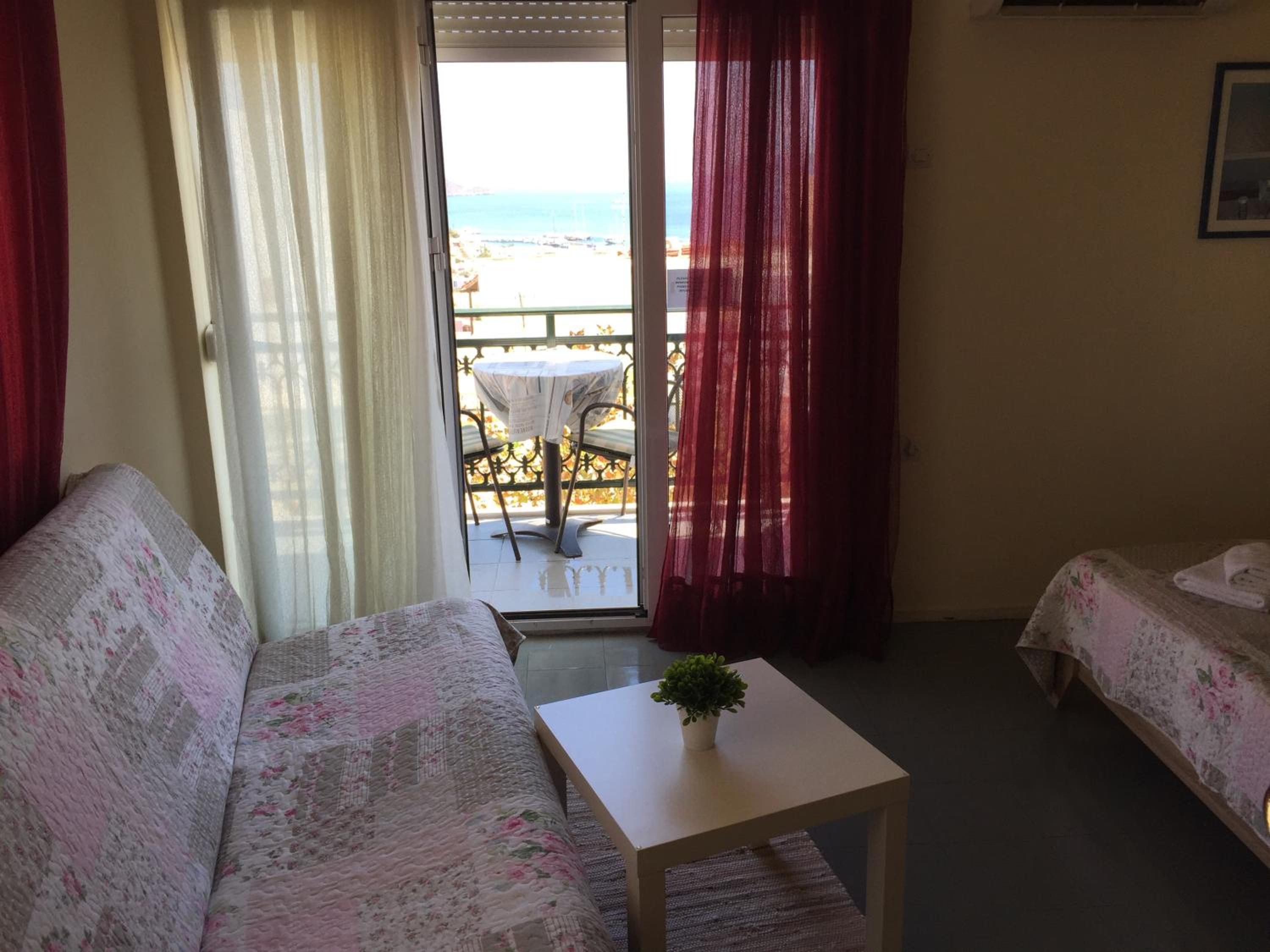 Platanos Rooms