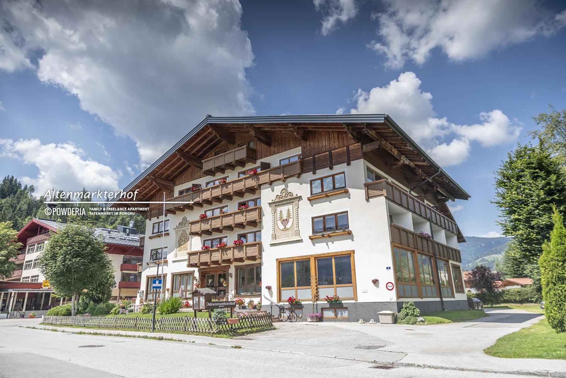 Powderia Family & Freelance Apartment in the centre of Ski Amadé