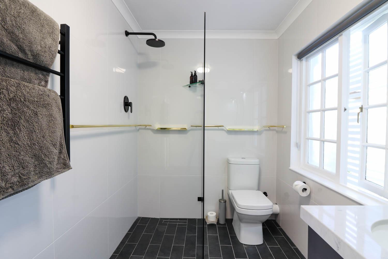 Whispering Oaks Guest House