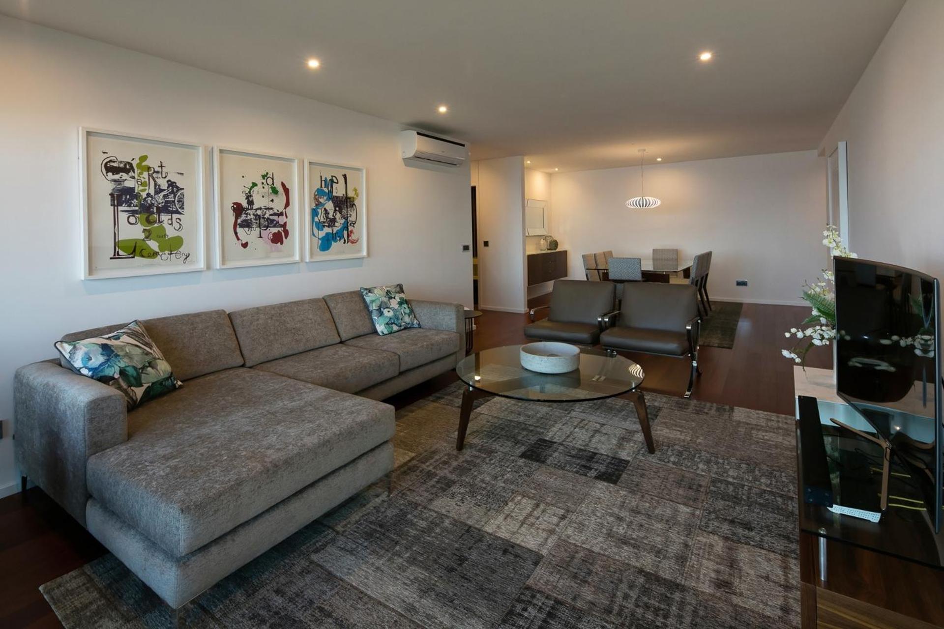 Spacious luxury holiday apartment with a great view, Funchal, free wifi and parking view 2