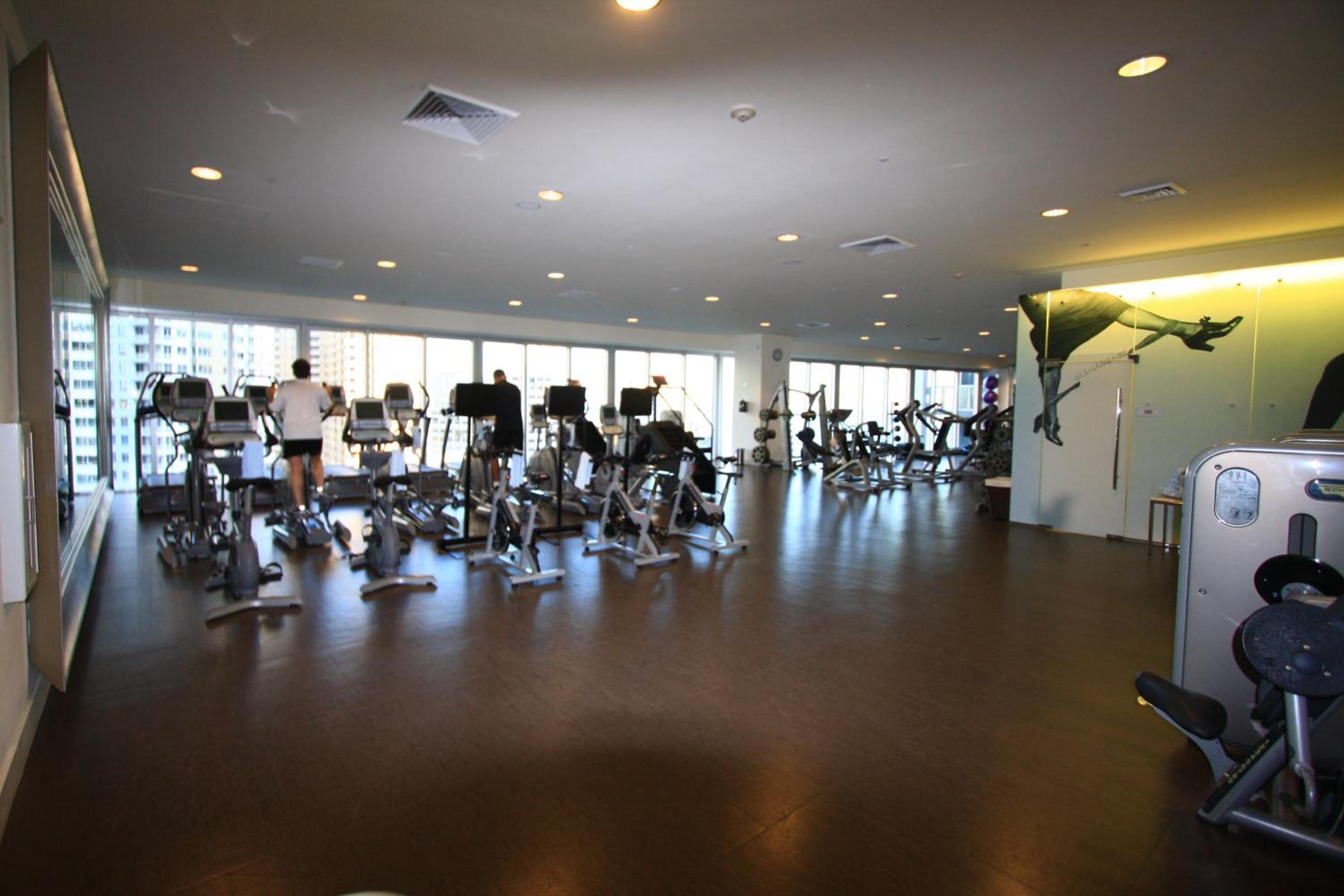 Luxury Waterfront Condo At Icon-Brickell-sea view-Free Spa & Gym
