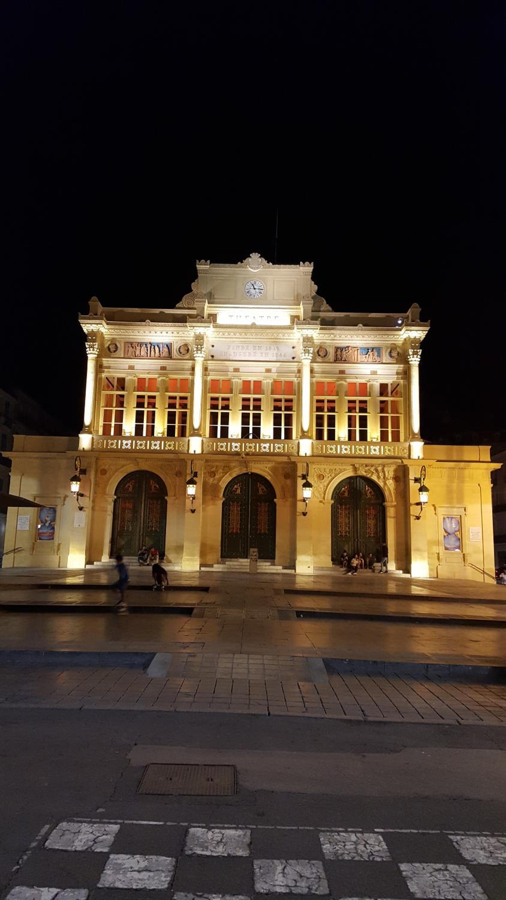 Beziers Vacations - Hotel Confort - Property Image 8
