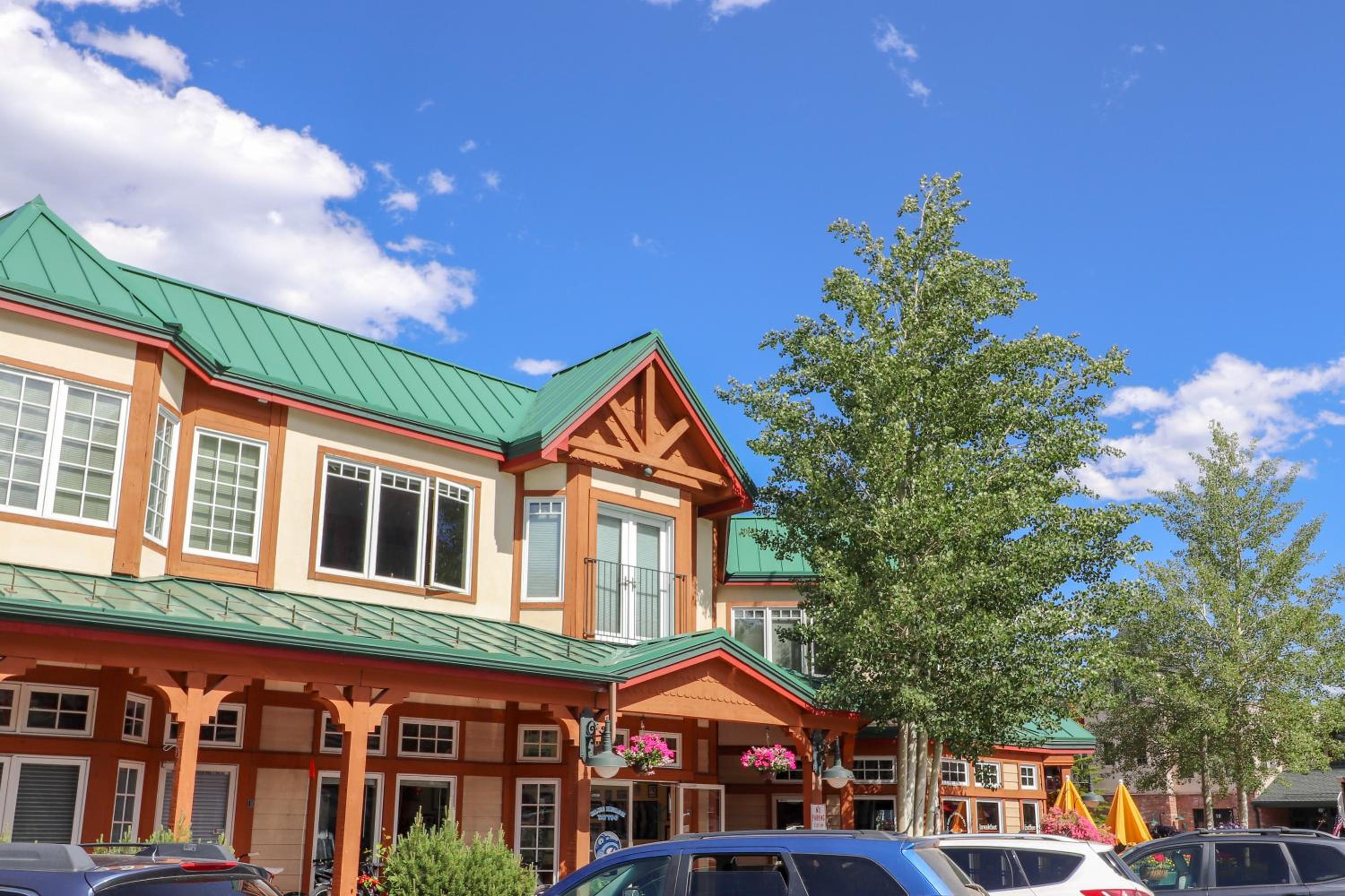 Hotel Condo Right On Main Street By Daniel - Image 1