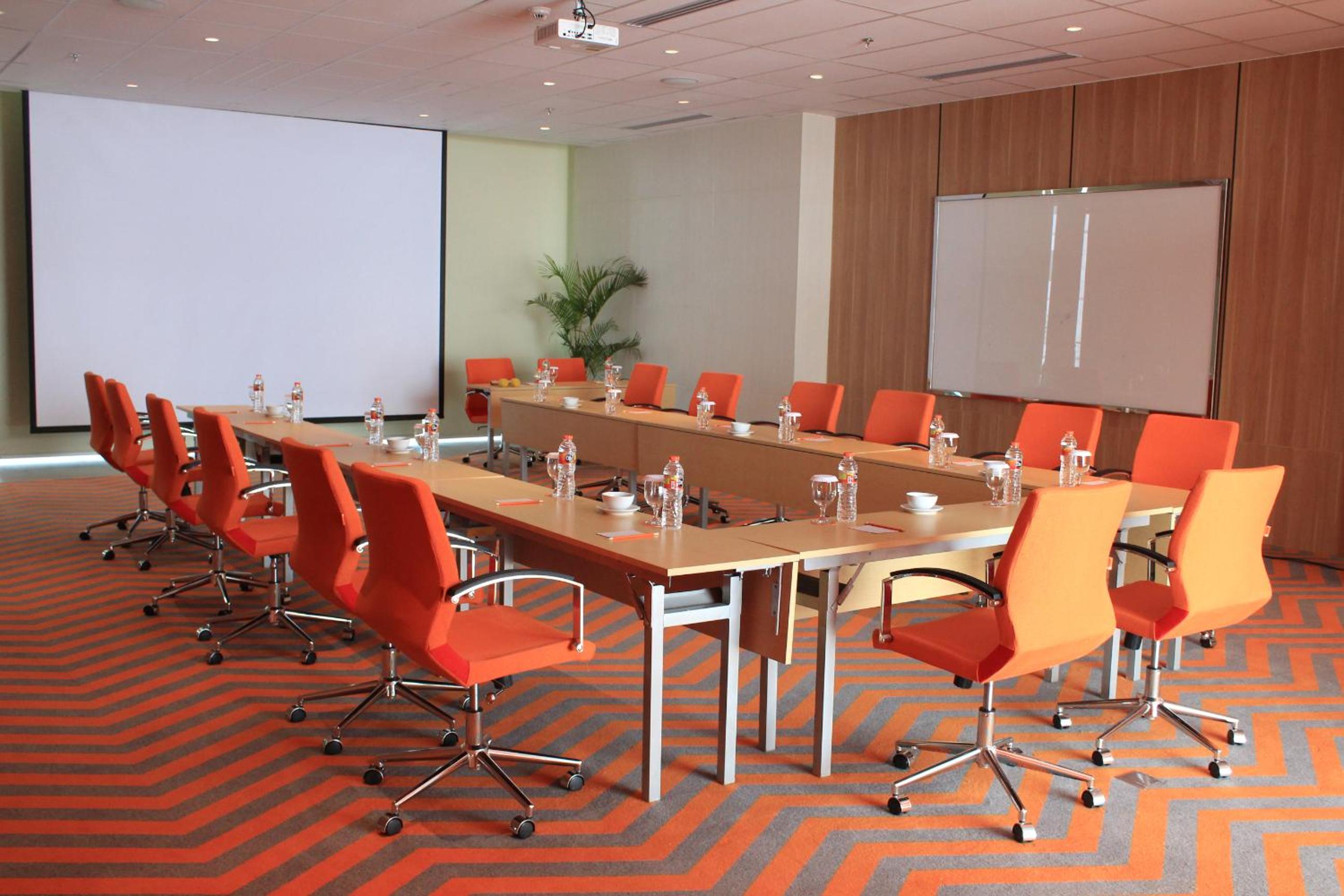 Solo Vacations - HARRIS Hotel  Conventions Solo - Property Image 2