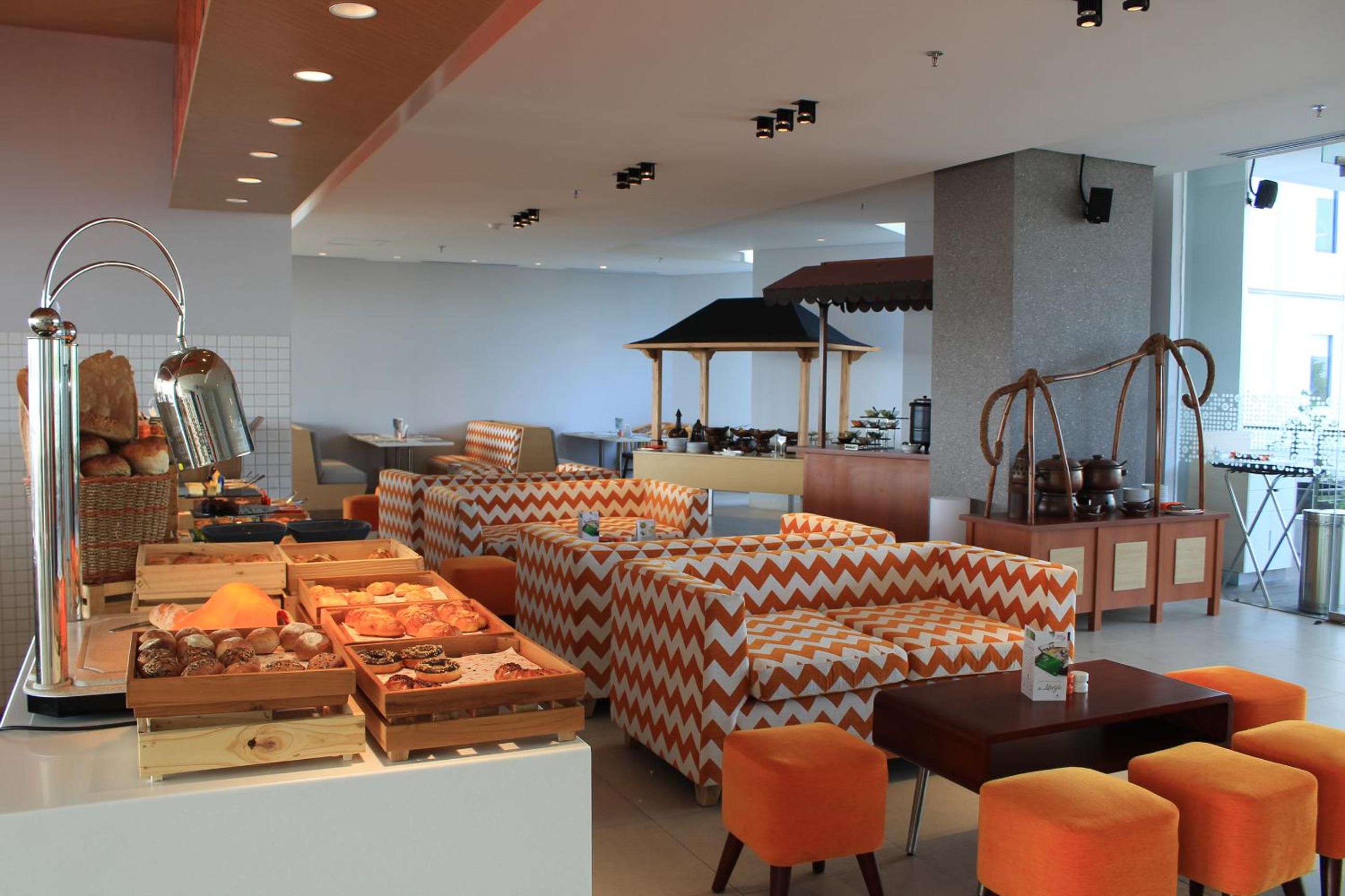 Solo Vacations - HARRIS Hotel  Conventions Solo - Property Image 7