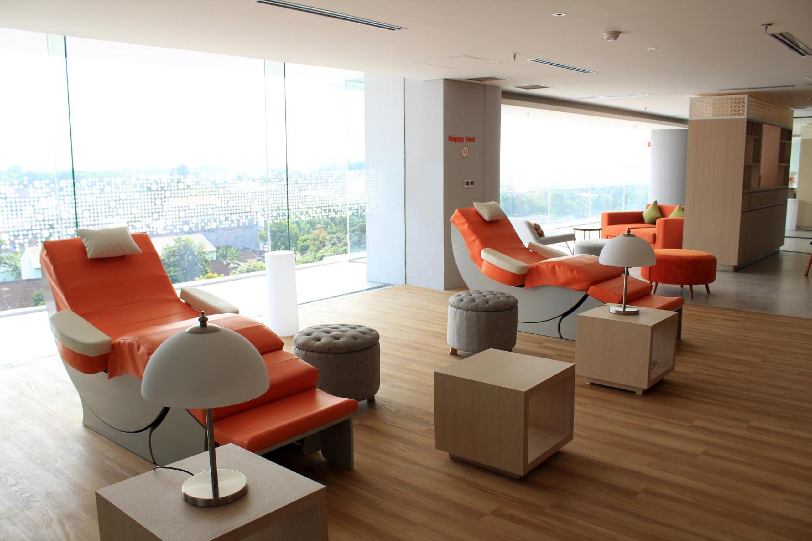 Solo Vacations - HARRIS Hotel  Conventions Solo - Property Image 8