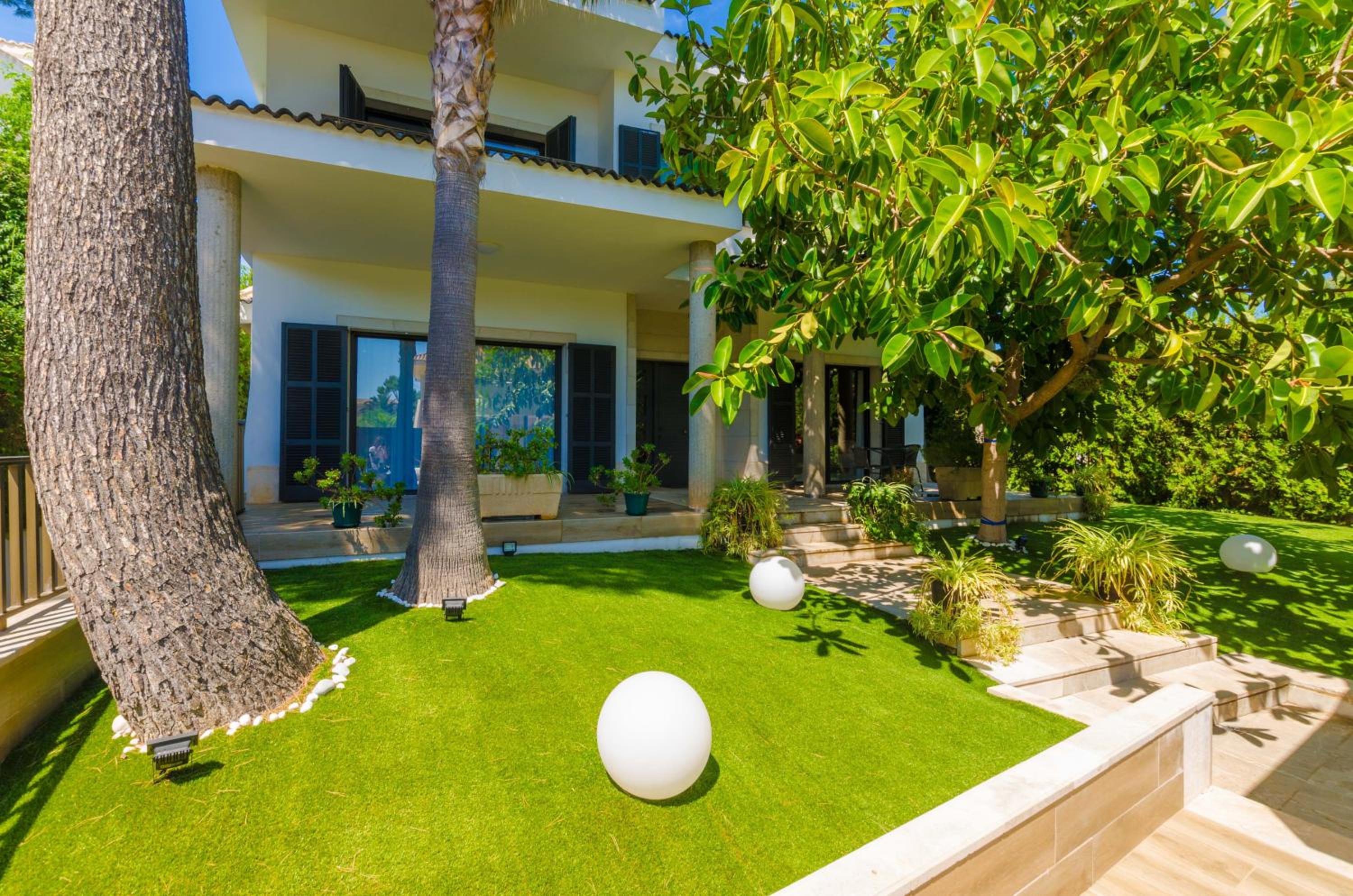 Villa Diagonal view 4
