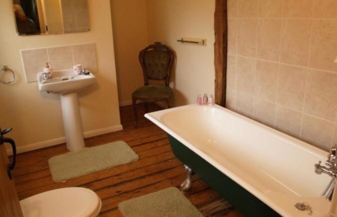 Coach House, Family-Friendly, Sleeps 8 with Indoor Pool, Tennis Court & Tarka Trail Access for cycling view 5