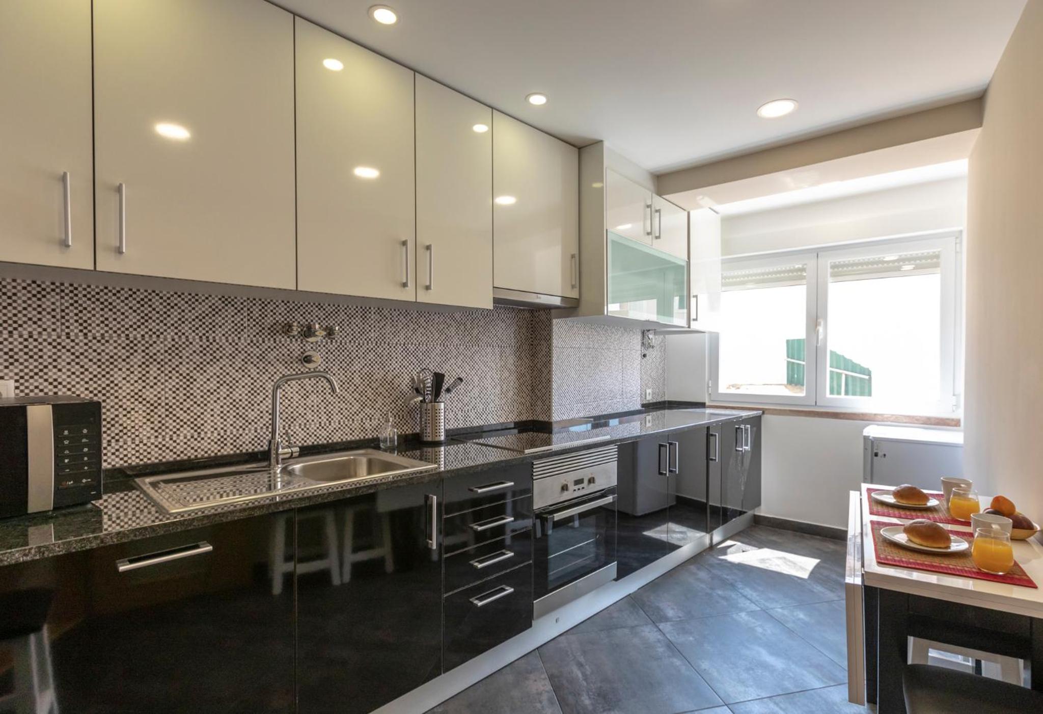 Like-home-T3 Apt-Campolide, near Amoreiras mall view 4