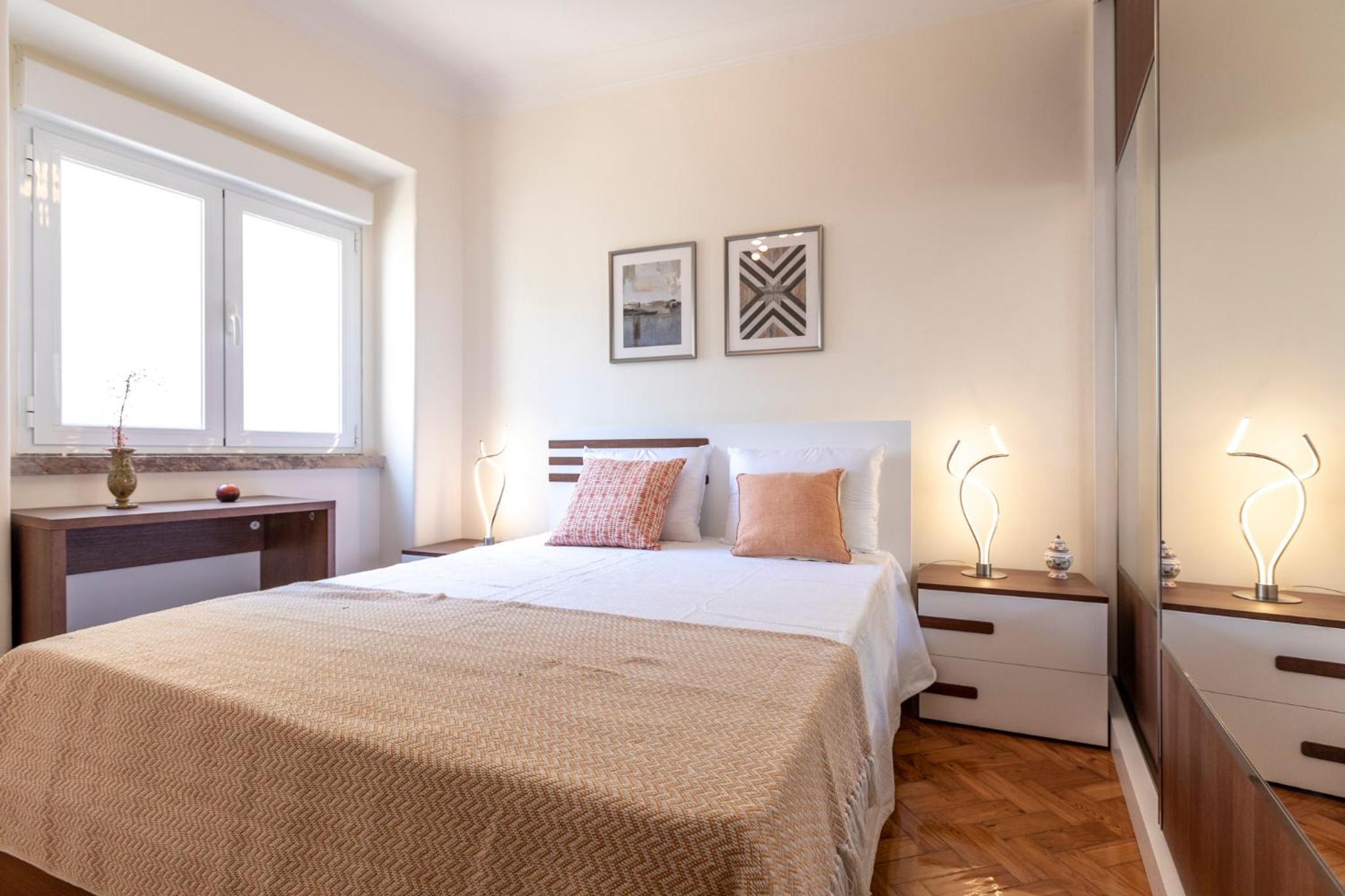 Like-home-T3 Apt-Campolide, near Amoreiras mall view 3