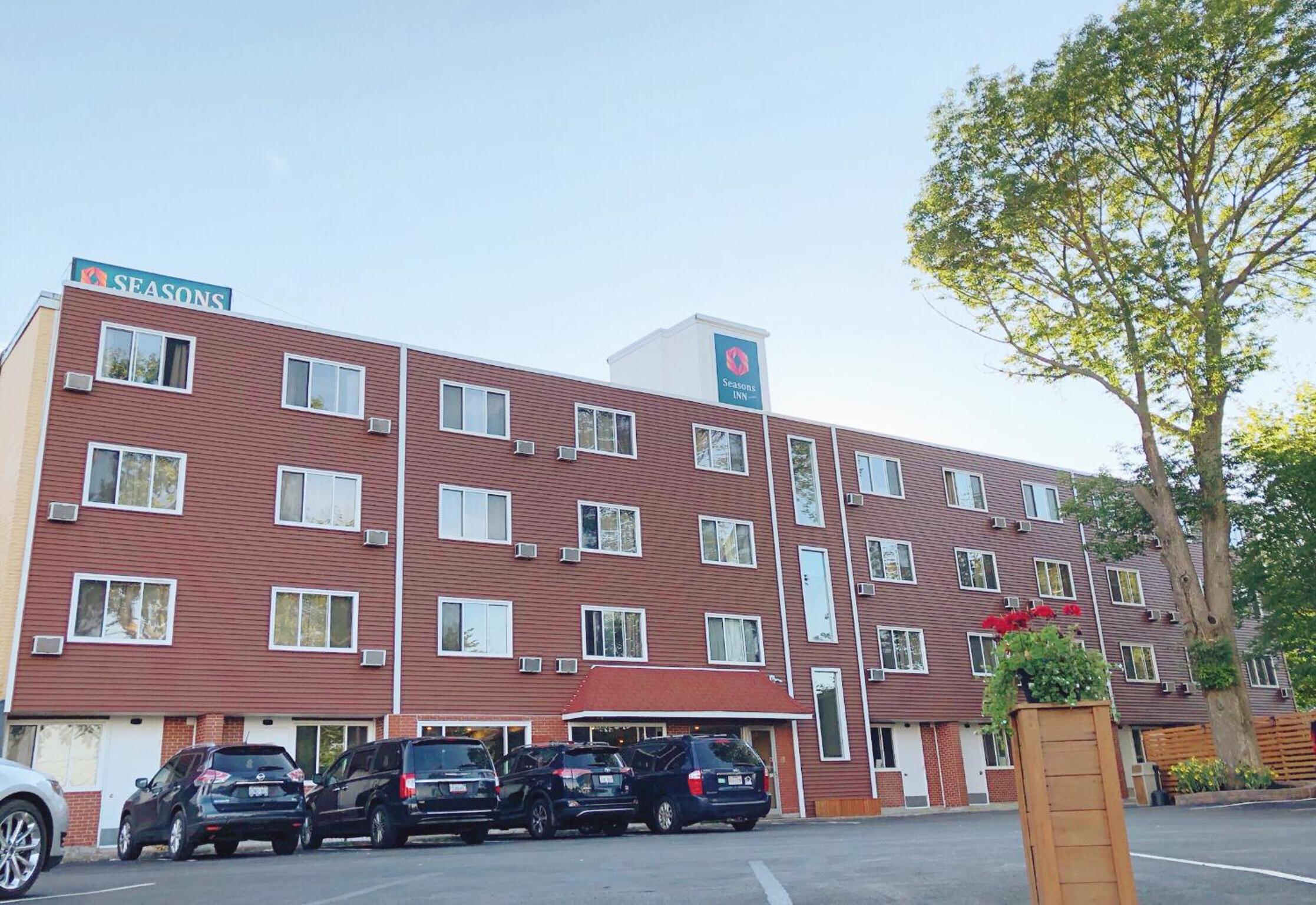 Hotel Seasons Inn Halifax - Image 1