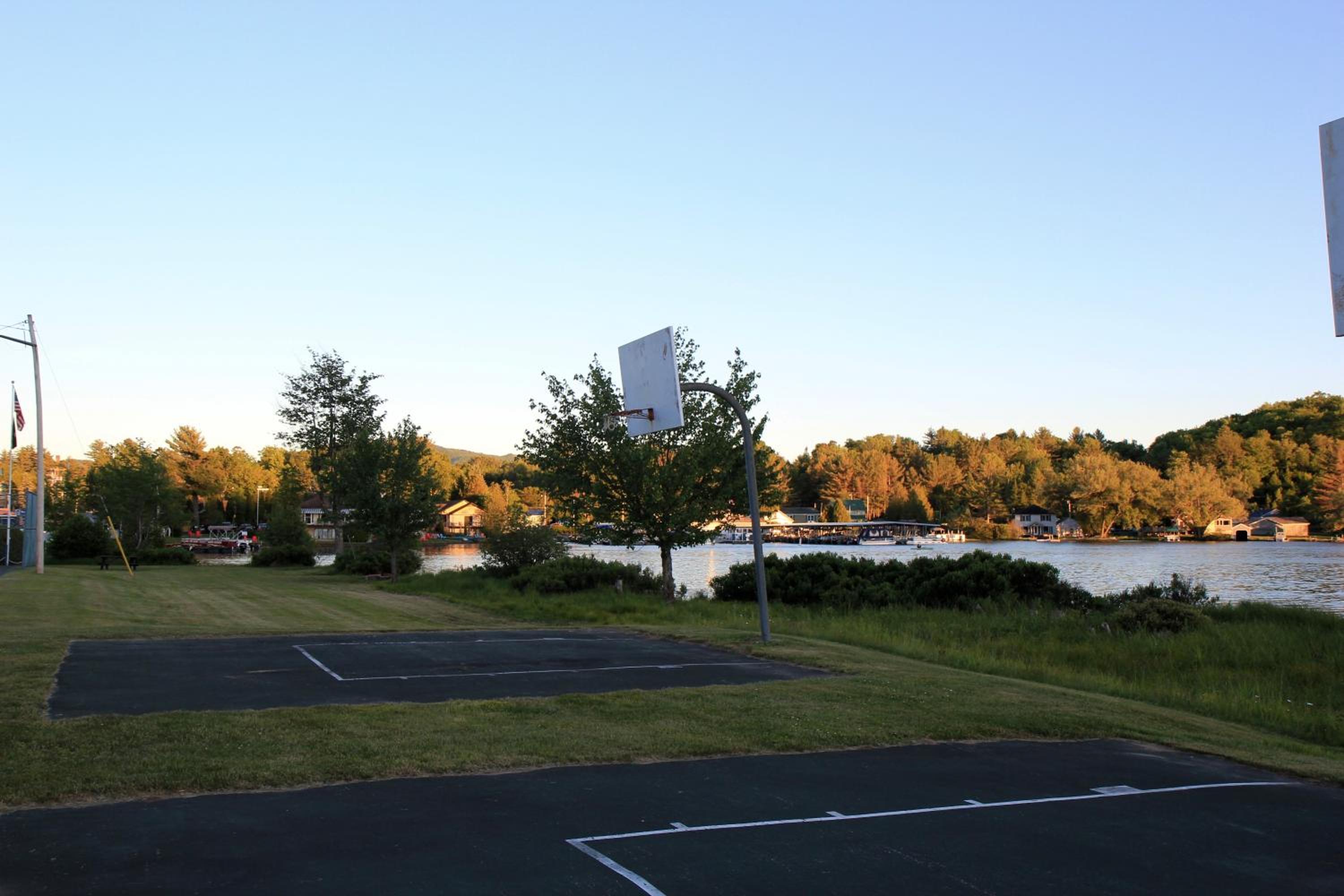 Sara Placid Inn & Suites