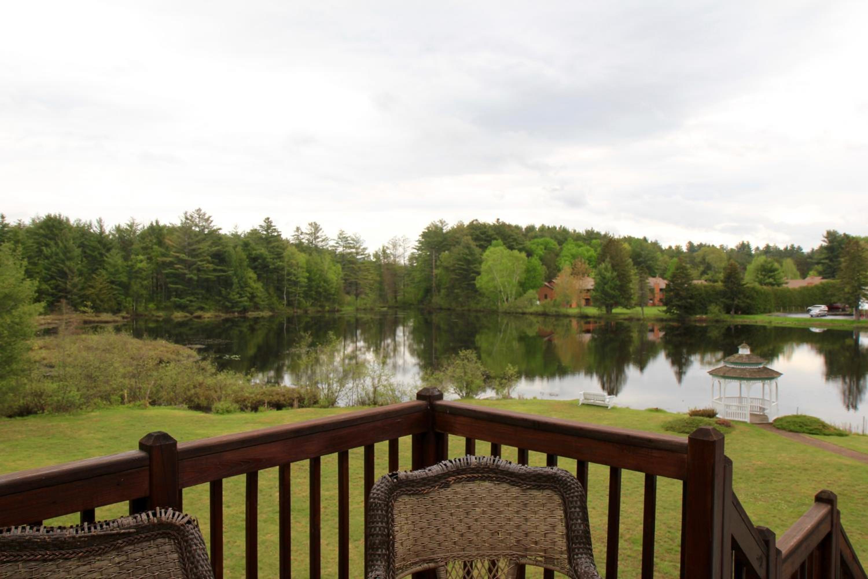 Sara Placid Inn & Suites