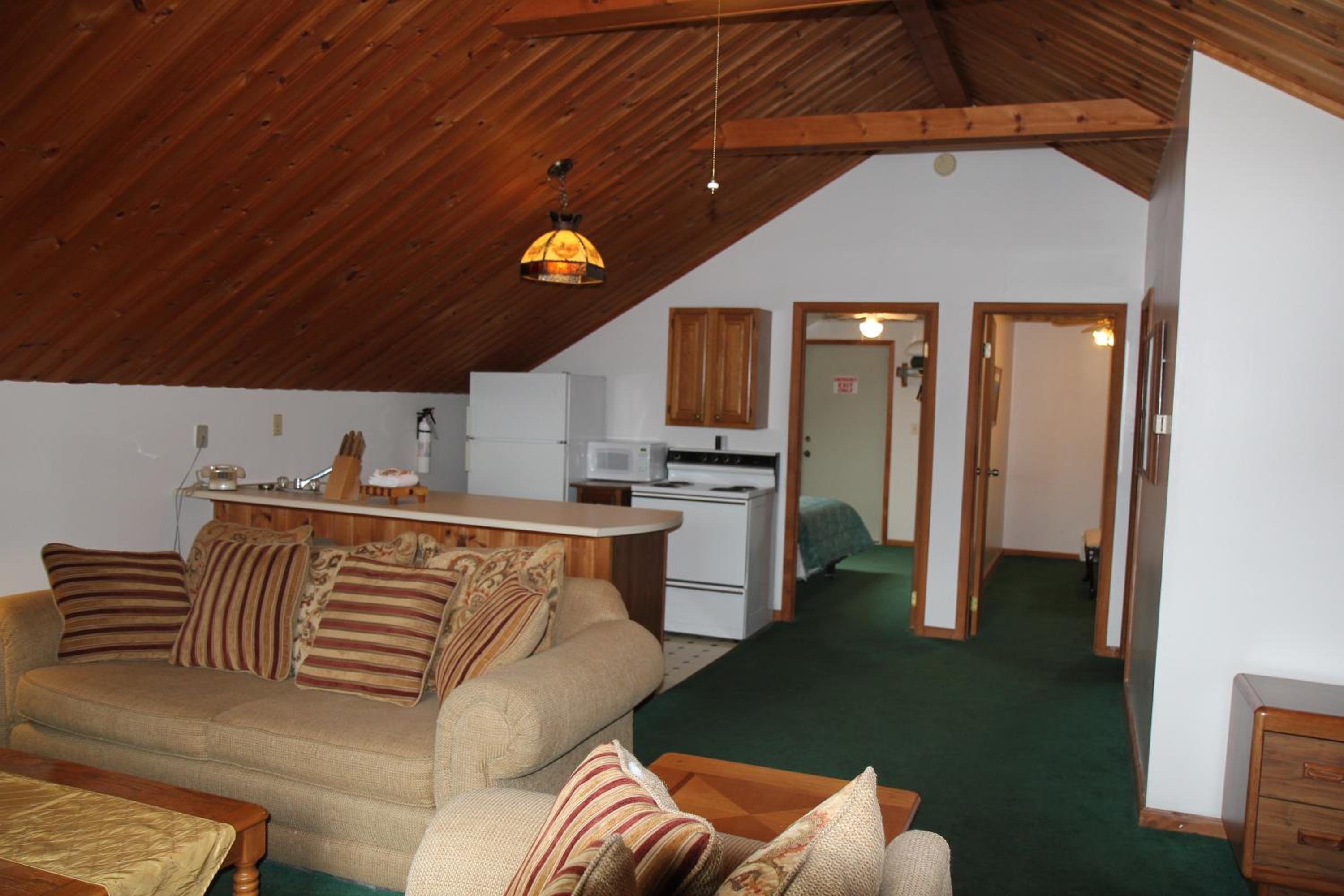 Sara Placid Inn & Suites