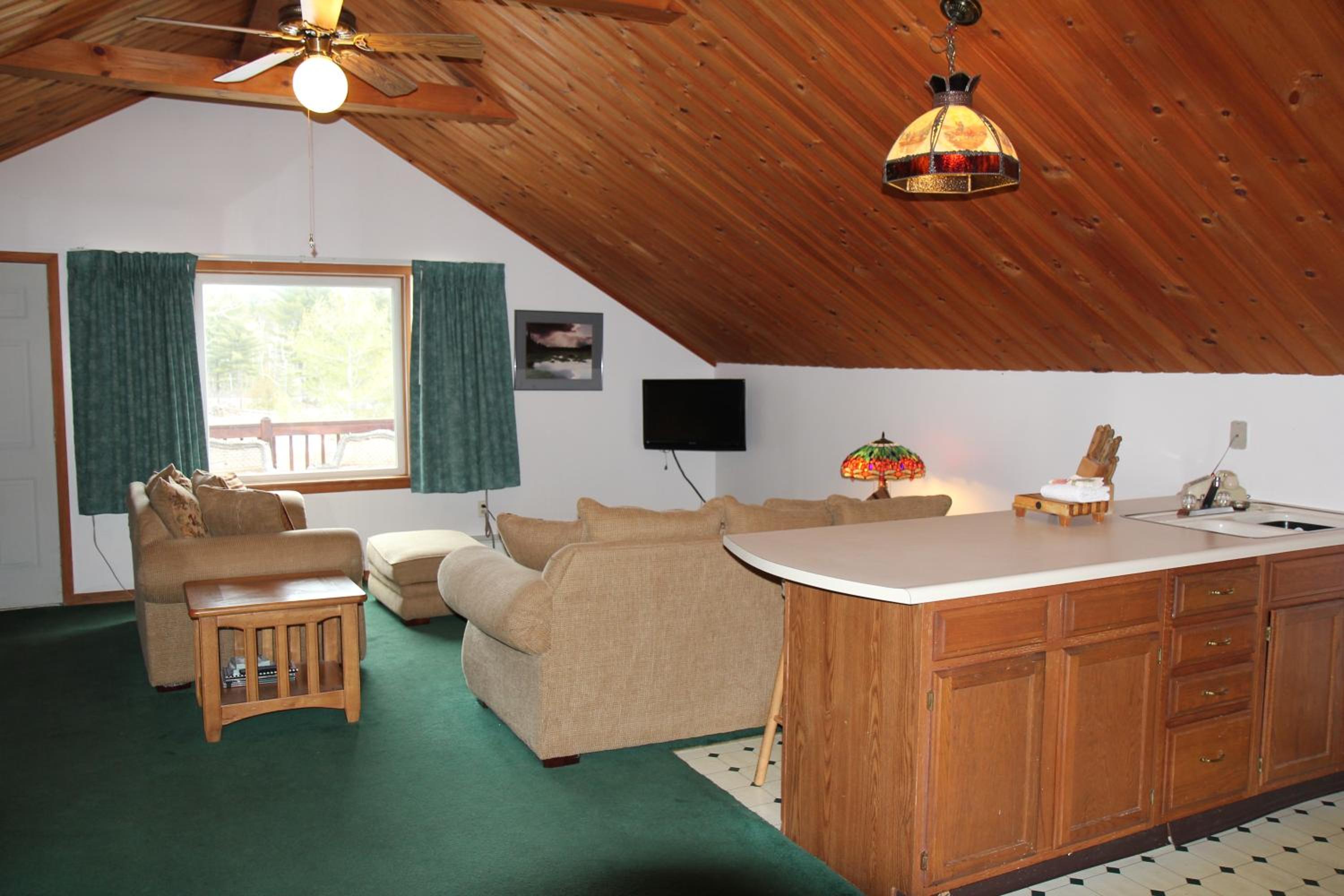 Sara Placid Inn & Suites