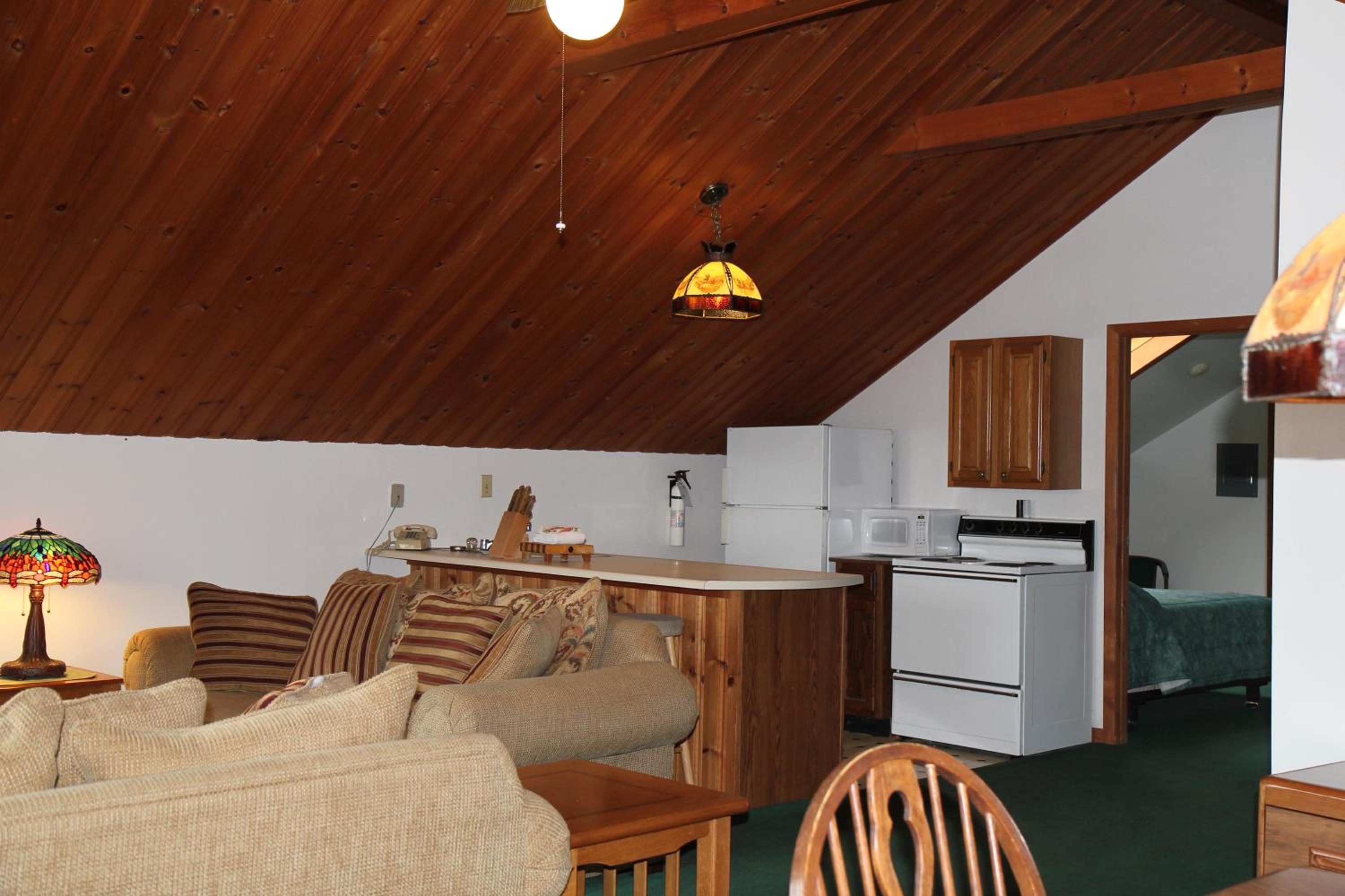 Sara Placid Inn & Suites