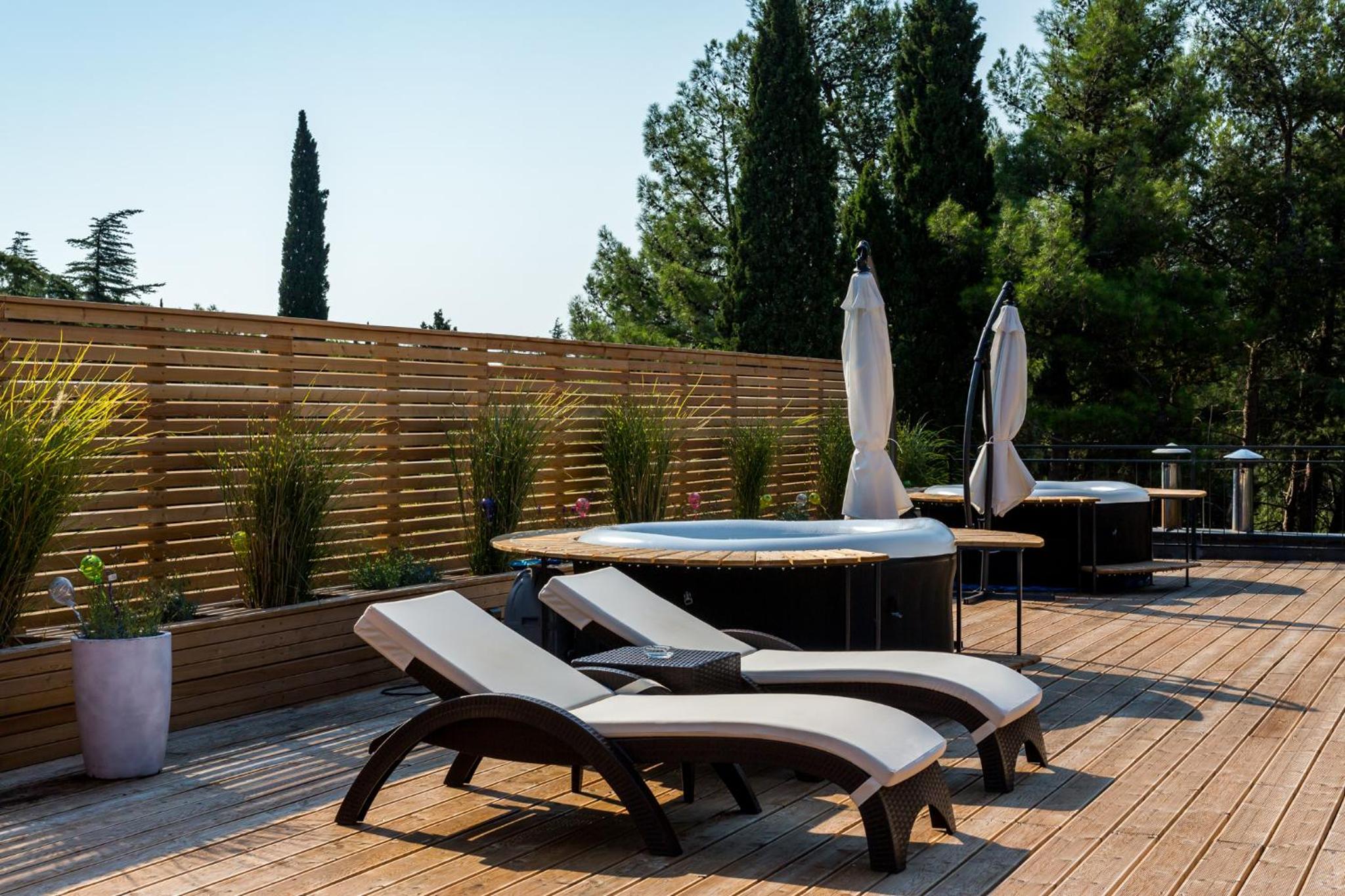 Apartments & Rooms Preelook