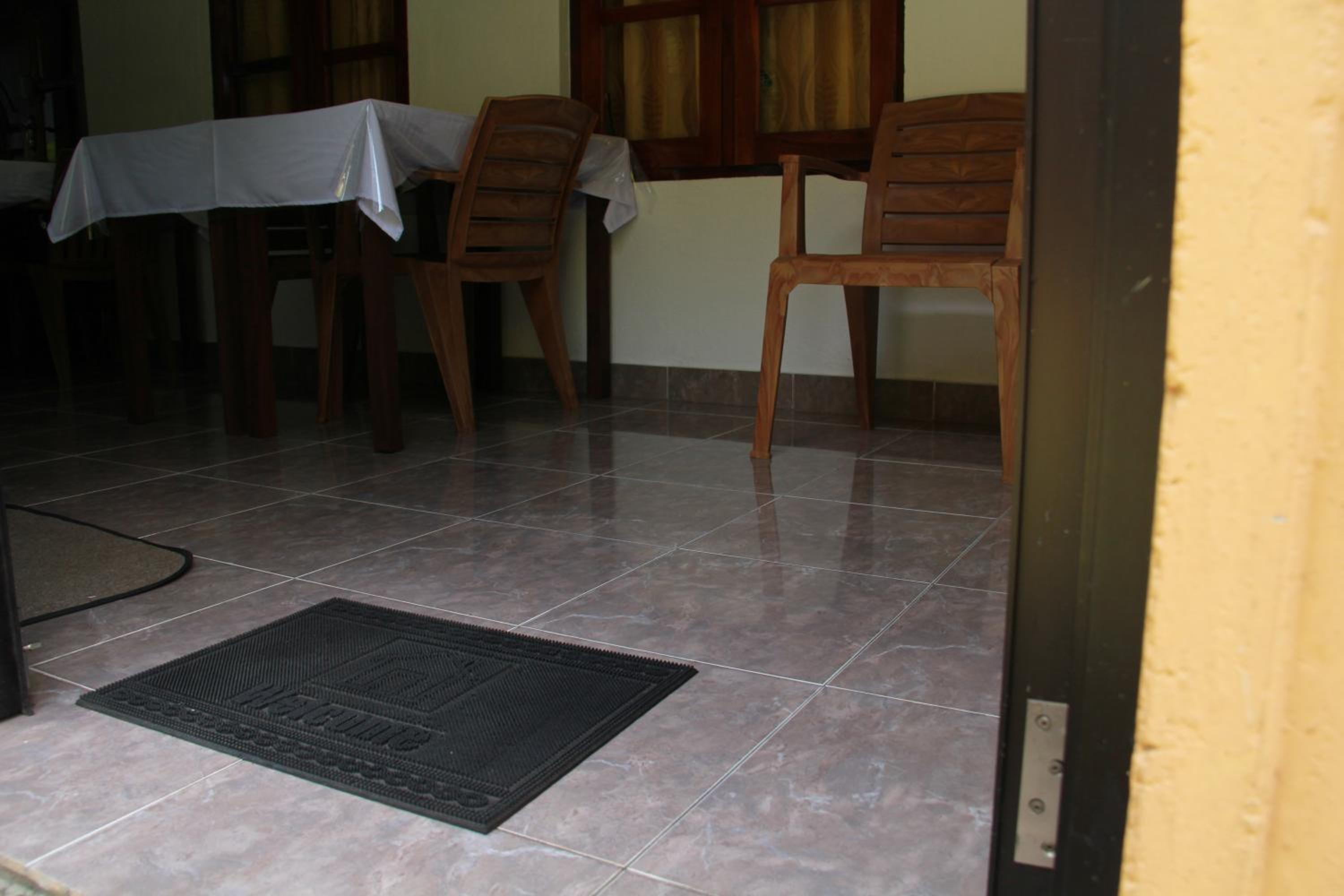 Anura Guest Inn