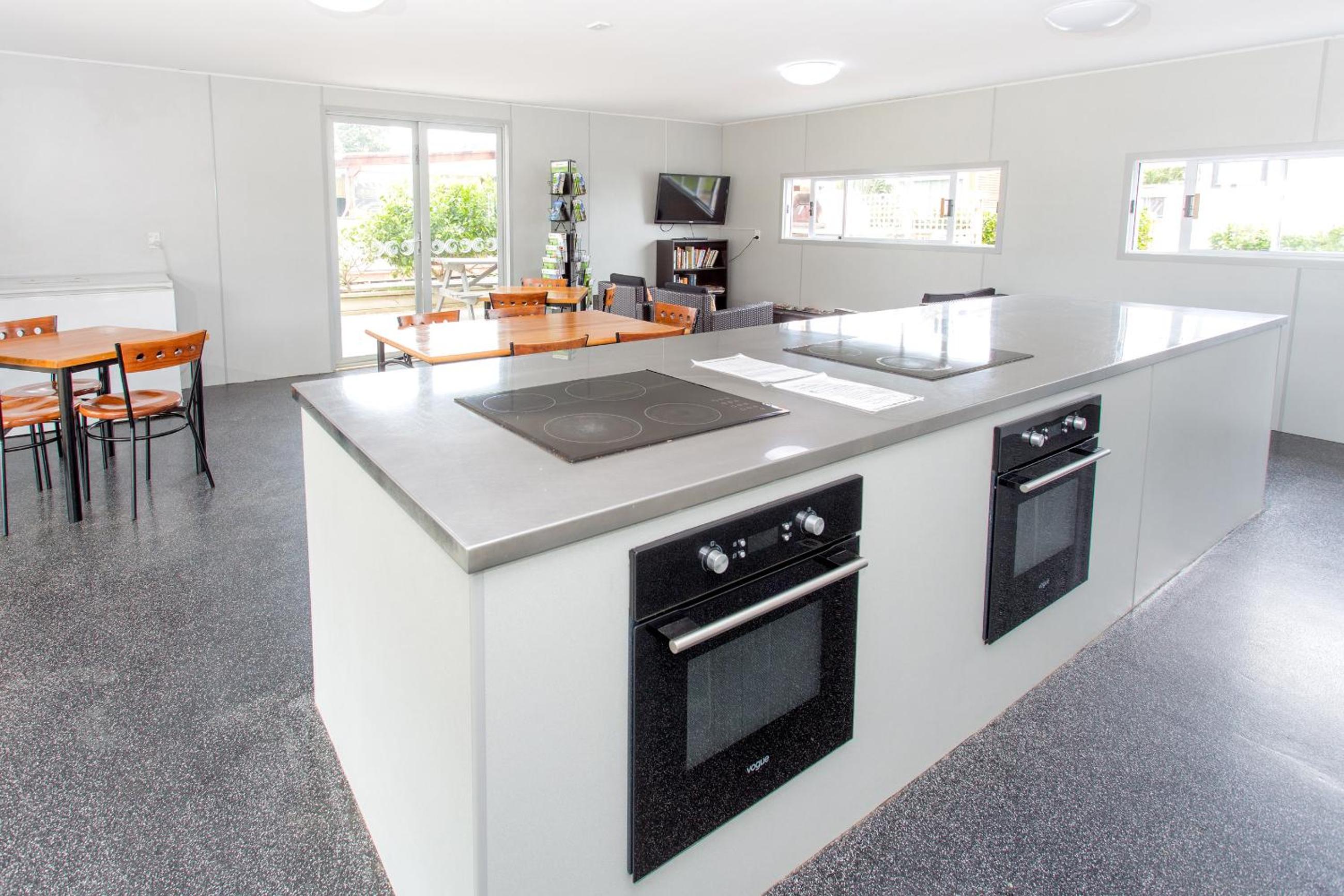 Tasman Holiday Parks - Beachaven
