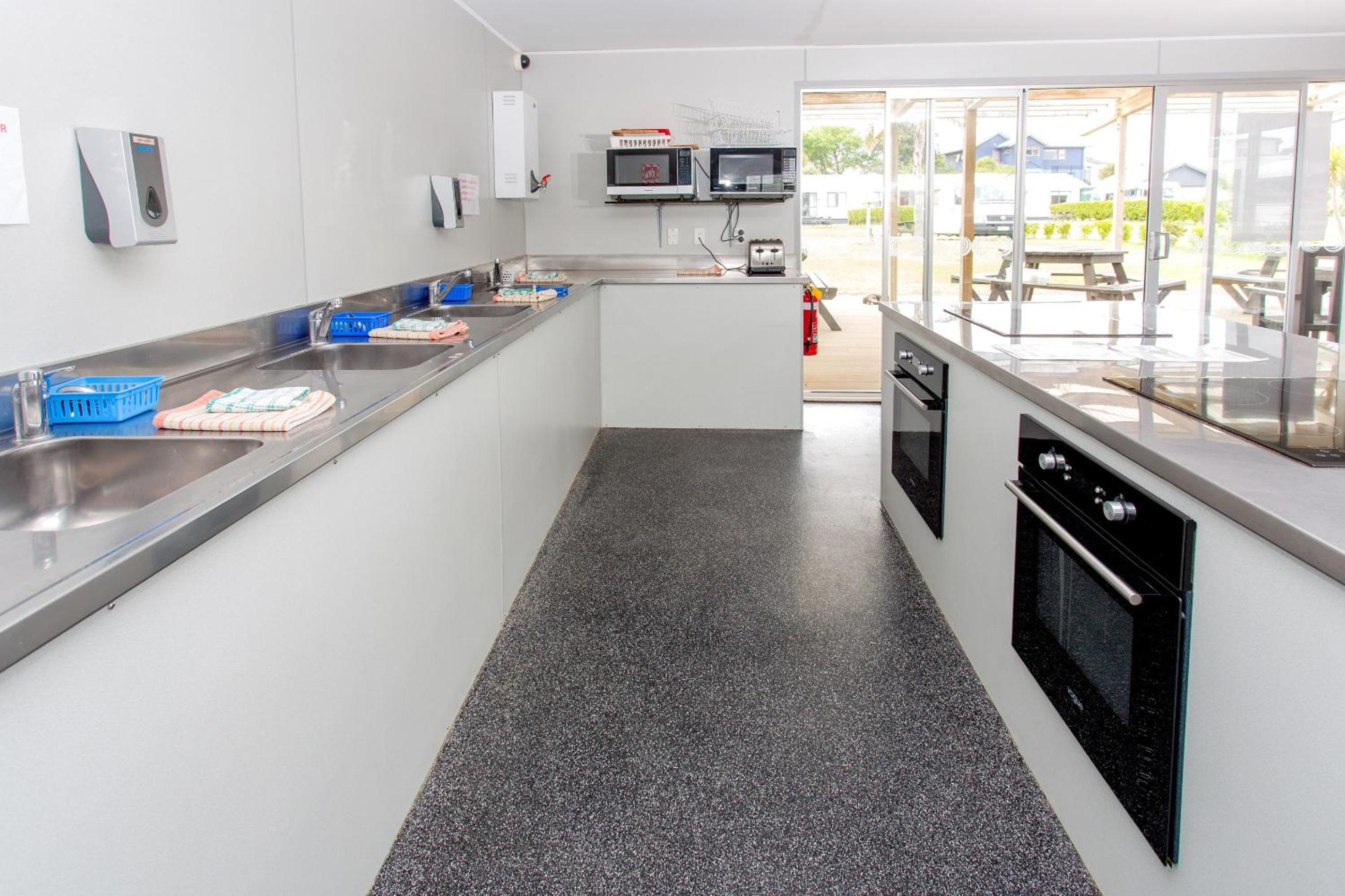 Tasman Holiday Parks - Beachaven