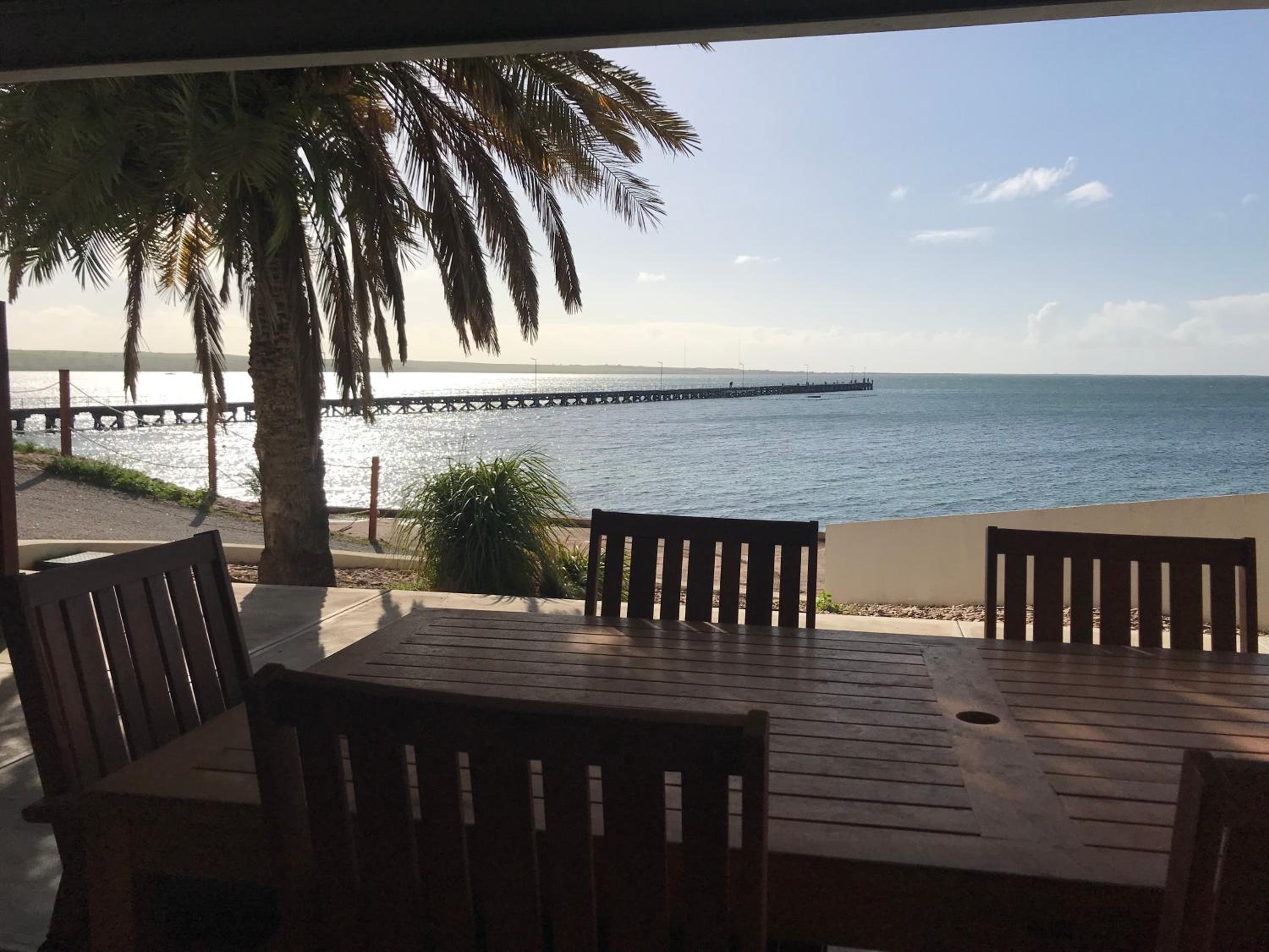 Beachside & Jetty View 6 - Captain's Apartment