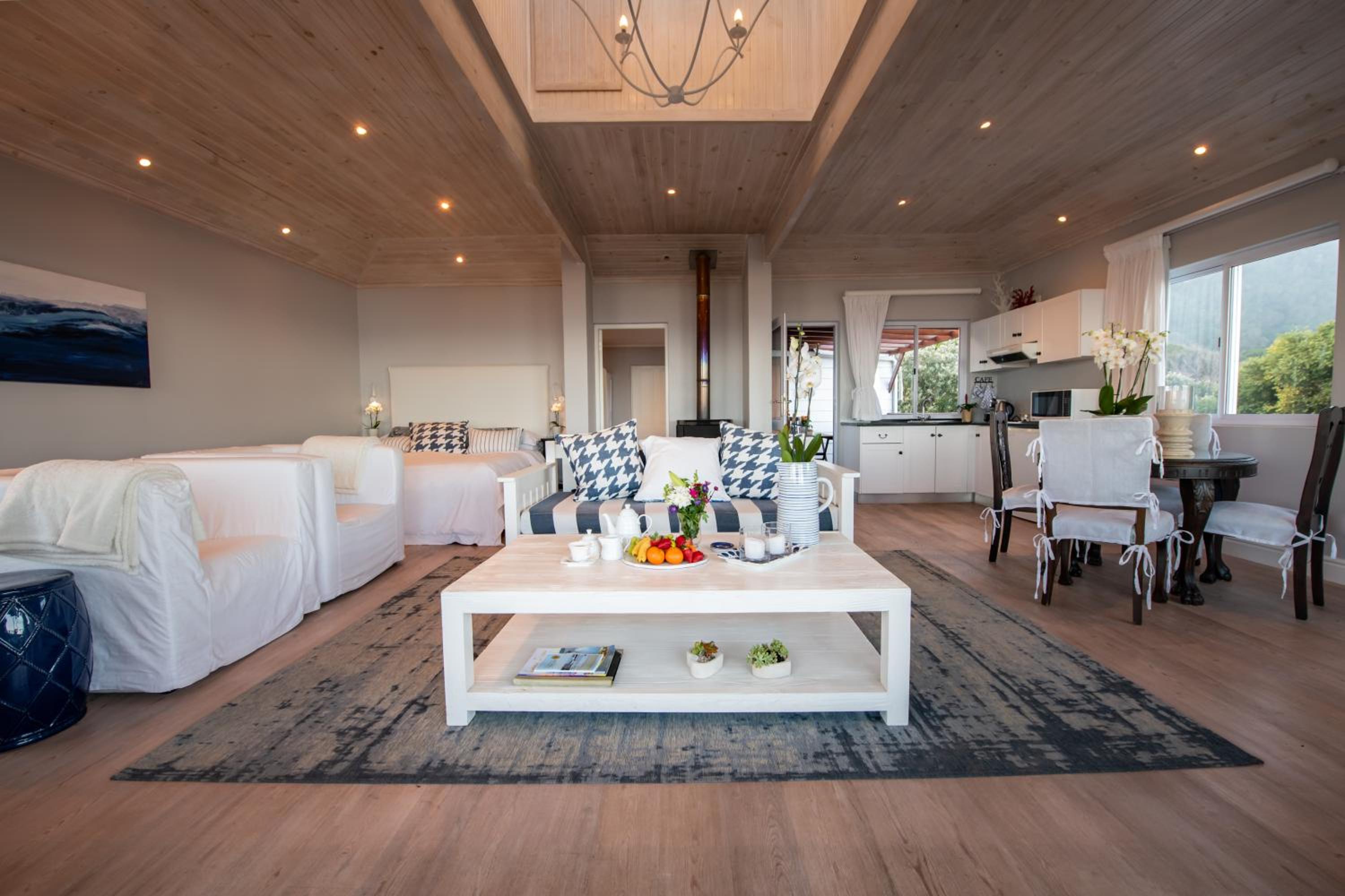 Singing Kettle Beach Lodge view 5