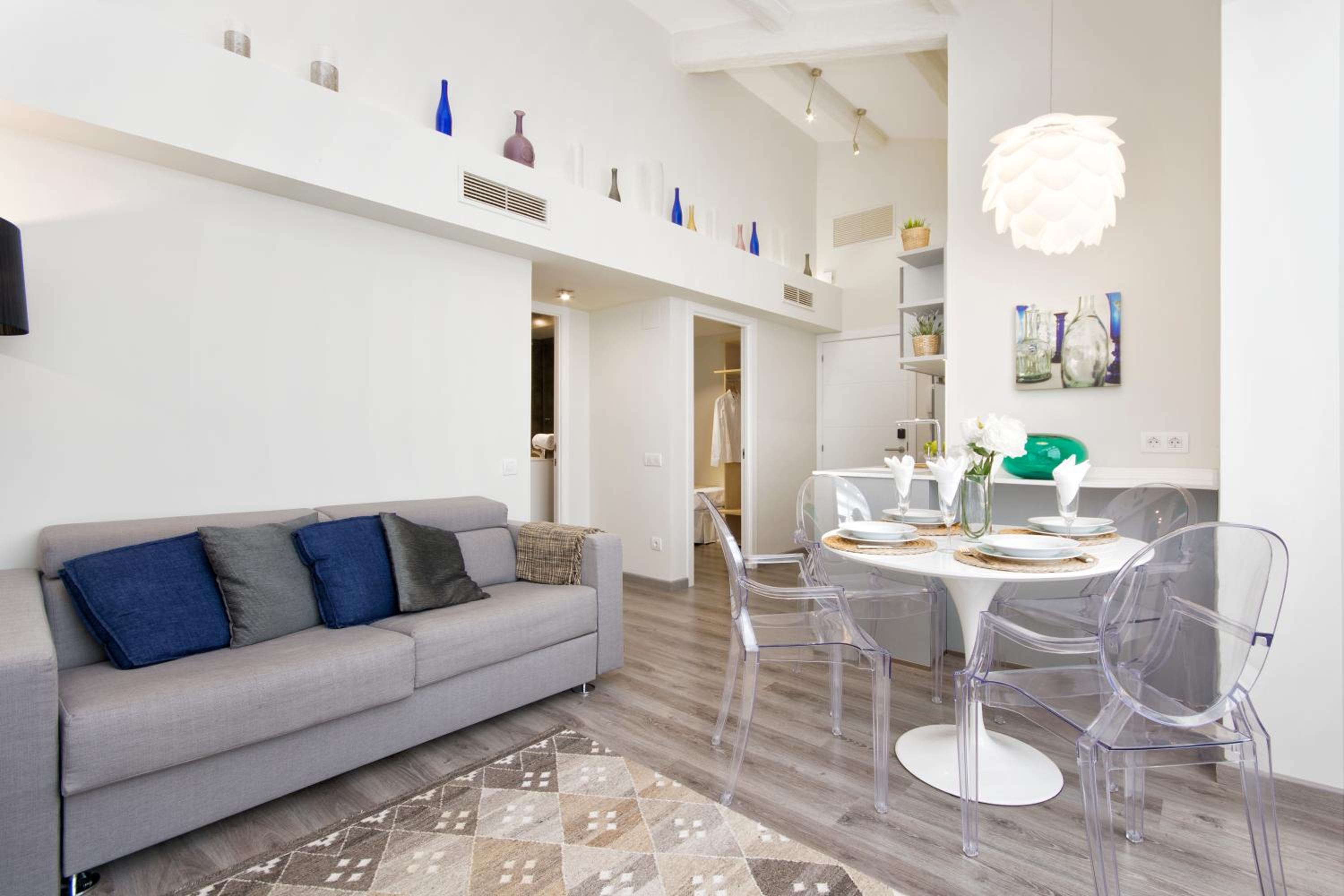 Eixample Building Apartments by Mercedes Heritage