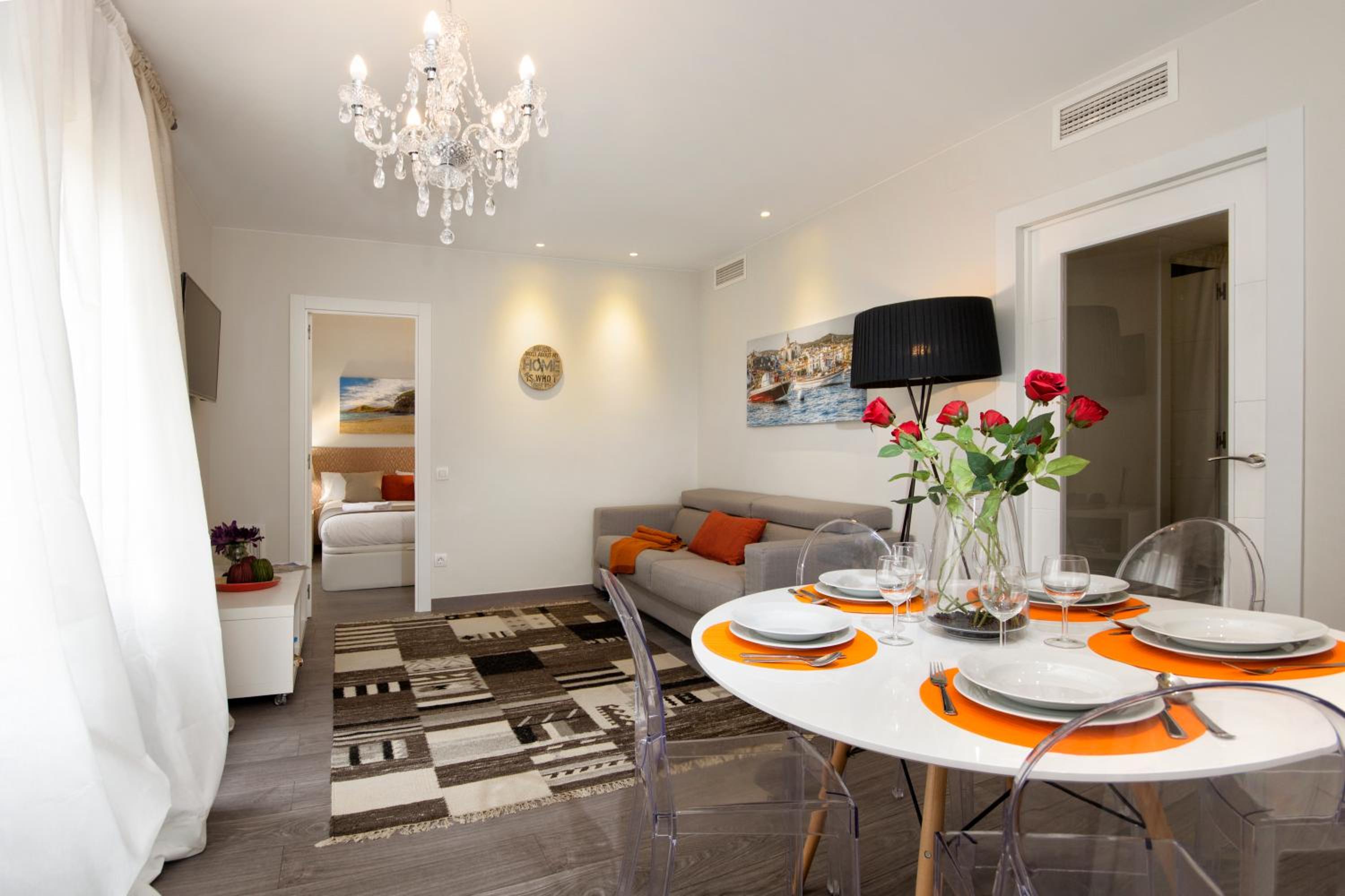 Eixample Building Apartments by Mercedes Heritage