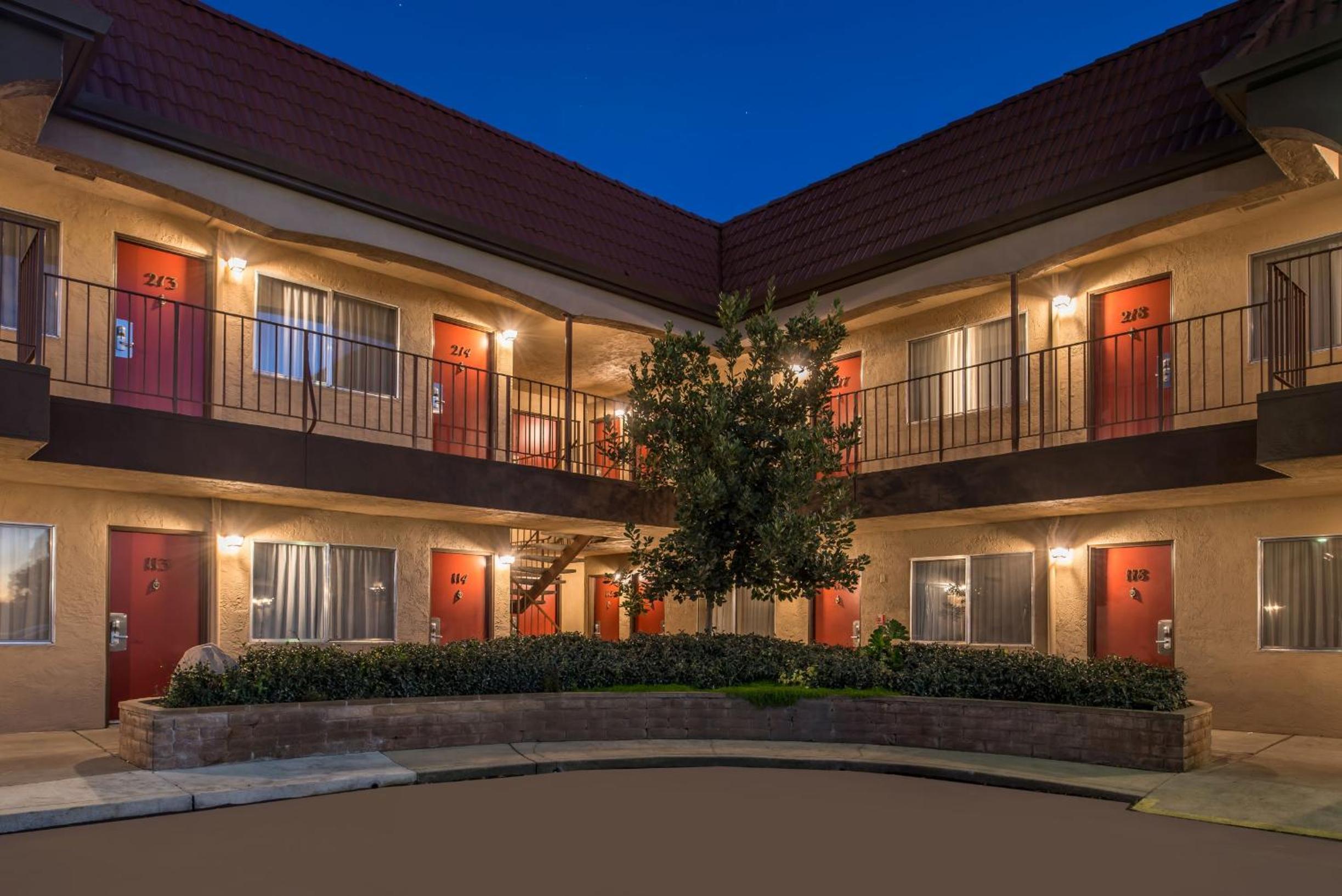 Hotel Laurel Inn & Conference Center