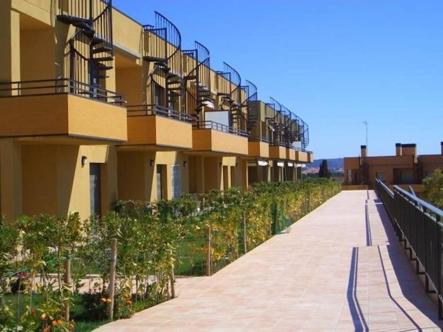 Masia Blanca - Coma-ruga view 3