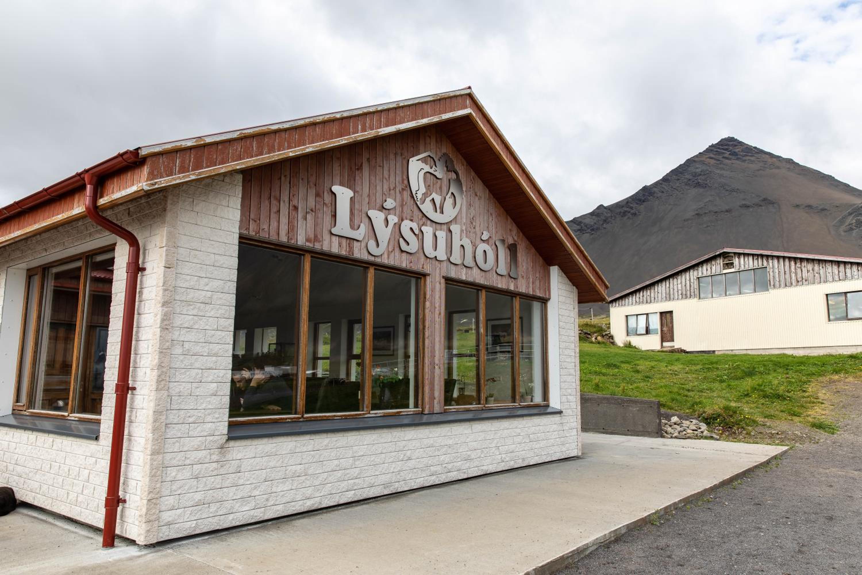Lysuholl view 2