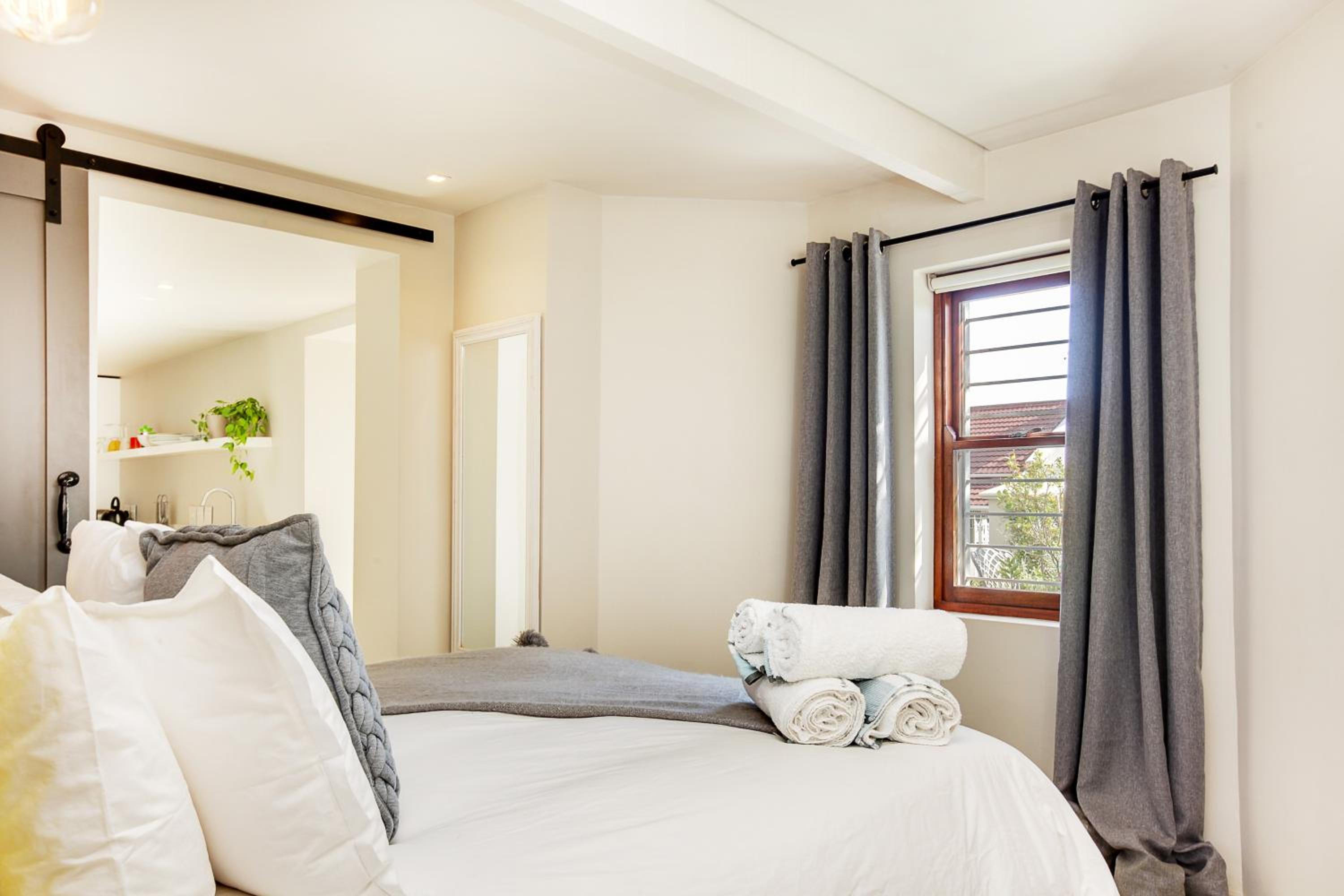Cheviot Place Garden Apartment with Private Entrance