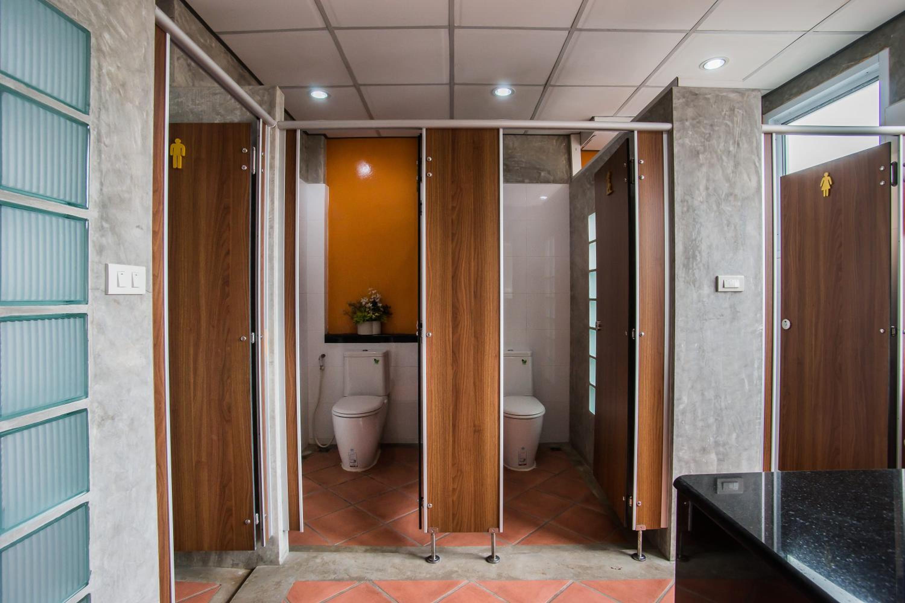 Banthat Thong Hostel