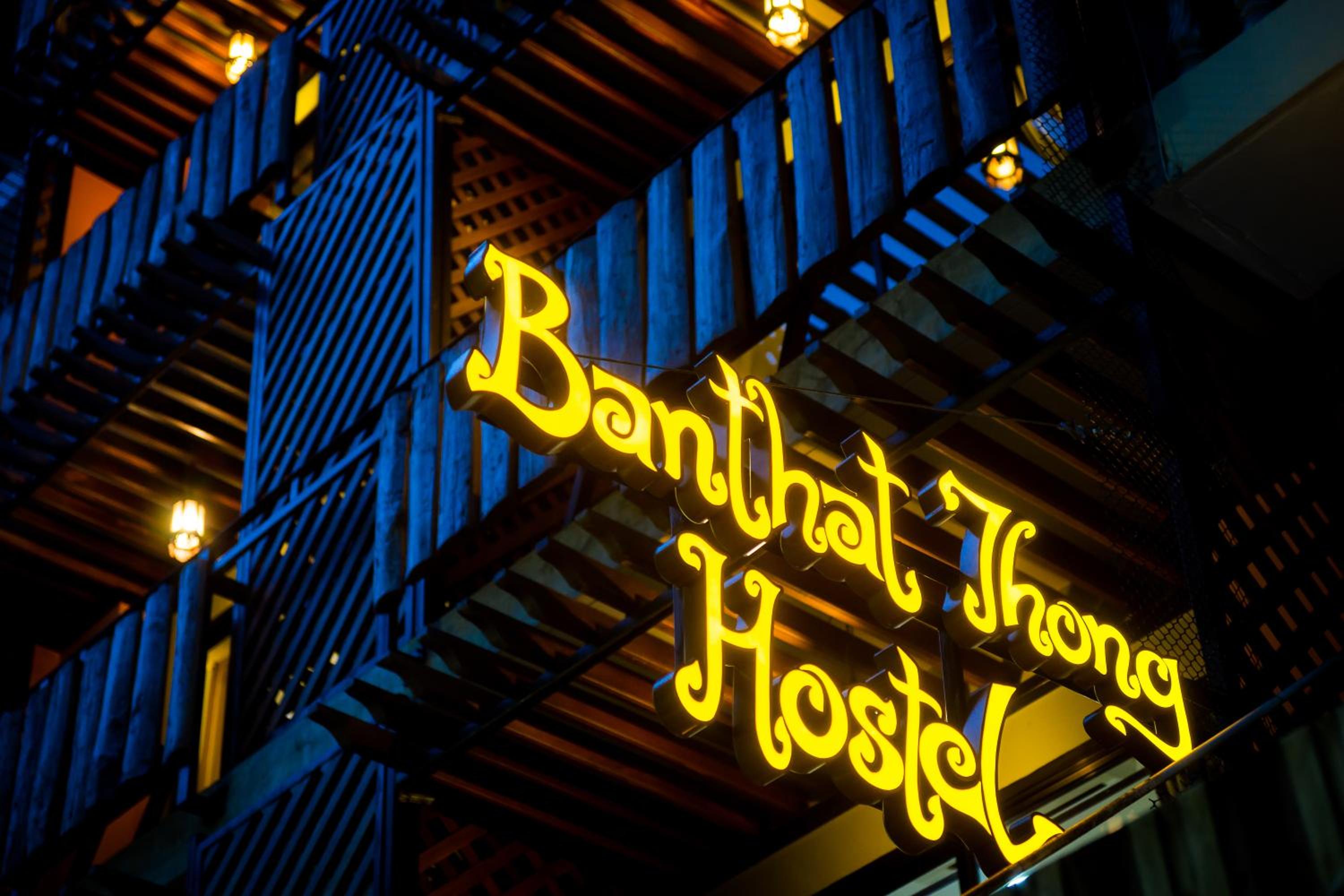 Banthat Thong Hostel