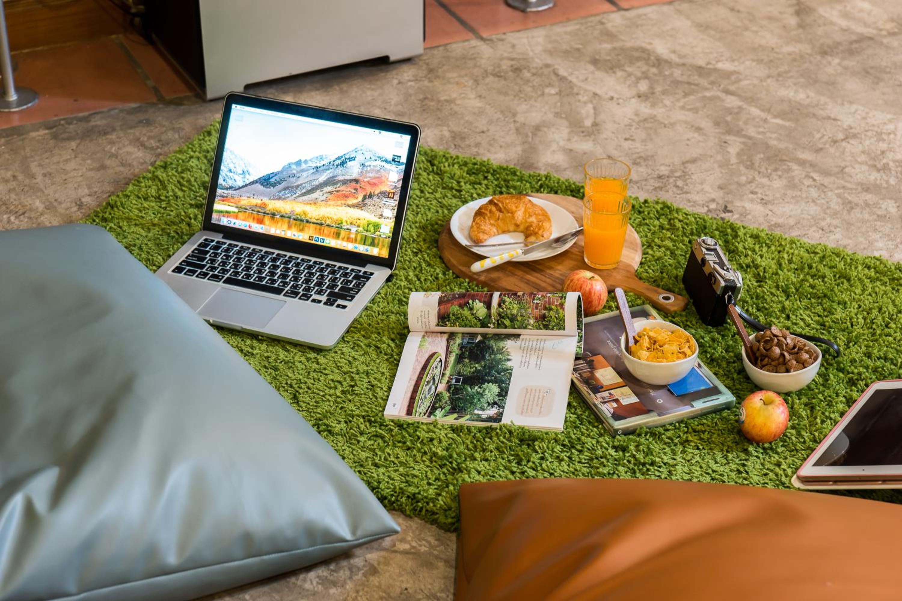 Banthat Thong Hostel