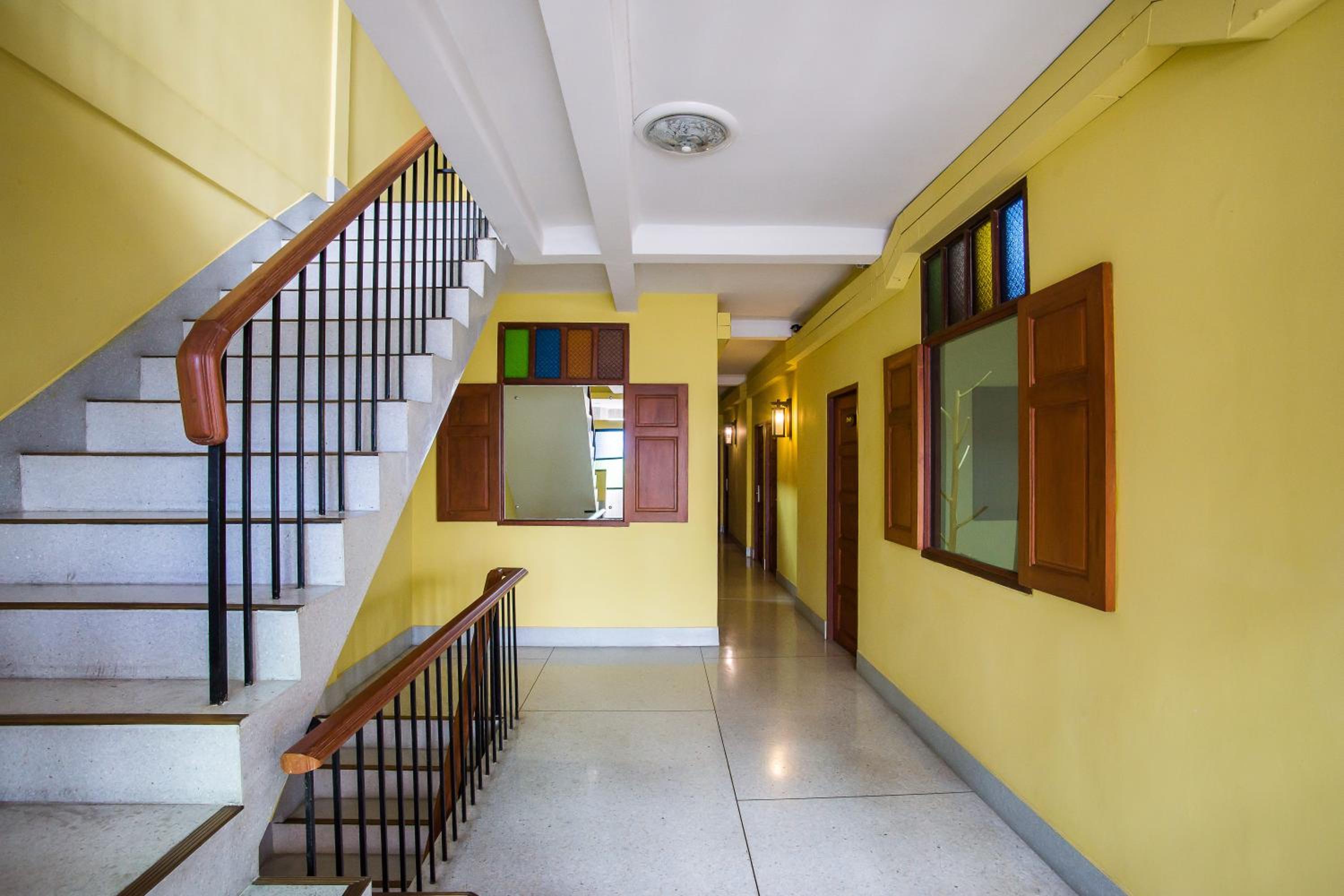 Banthat Thong Hostel