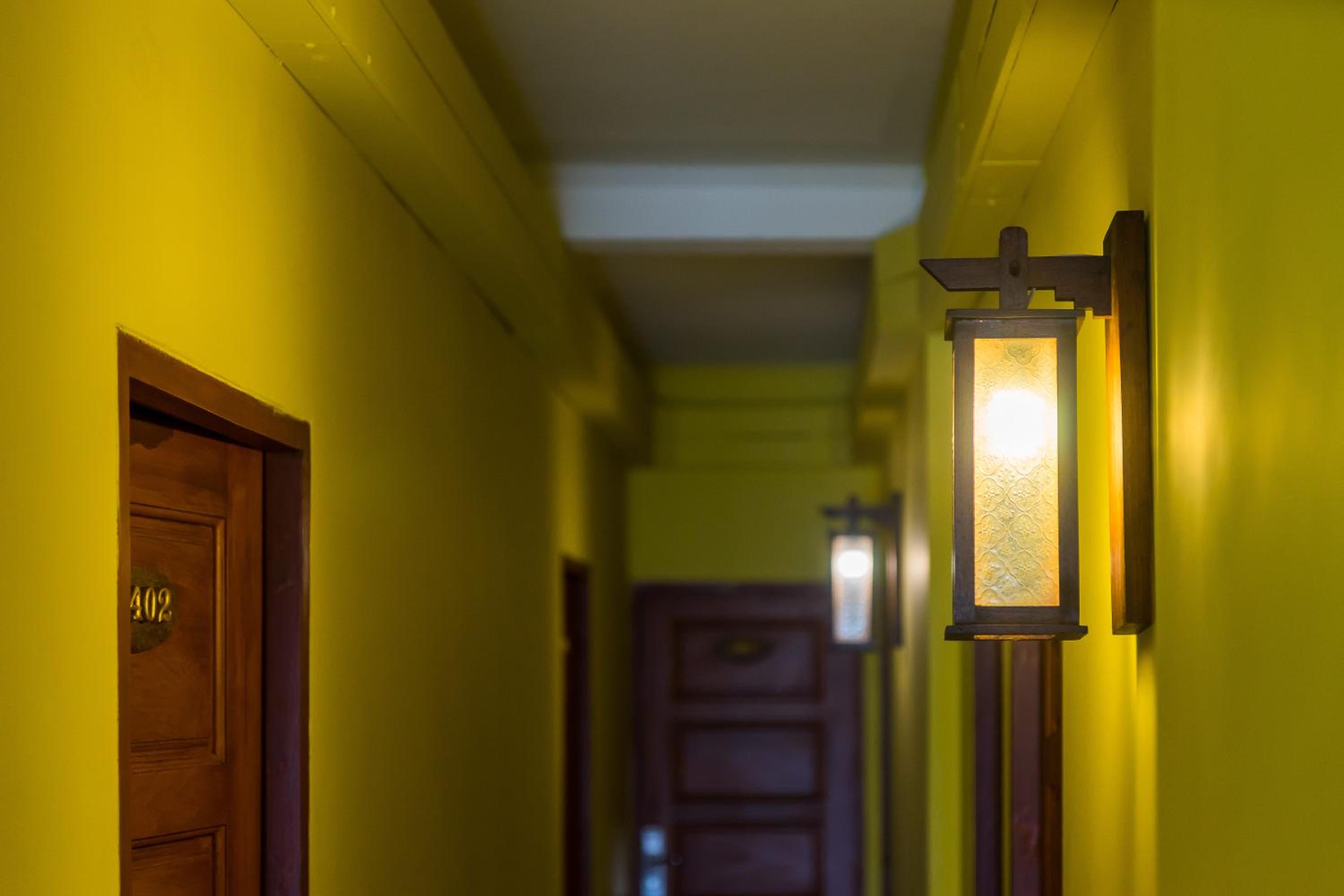 Banthat Thong Hostel