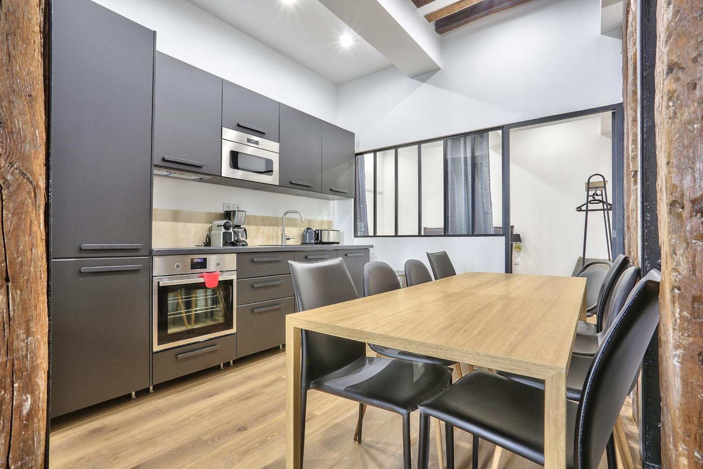67 - Amazing Parisian Flat