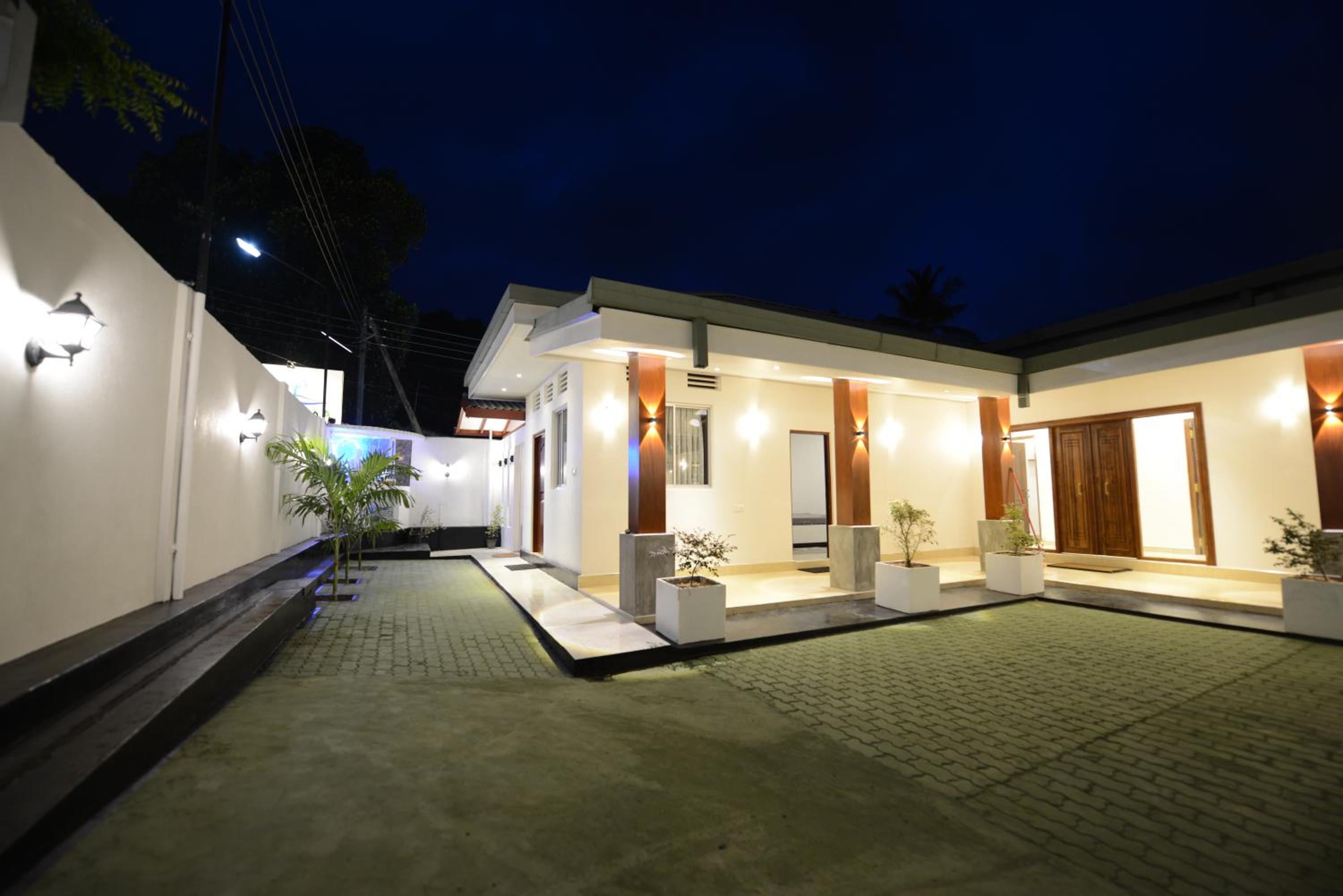 Diva Villa Airport Transit Hotel