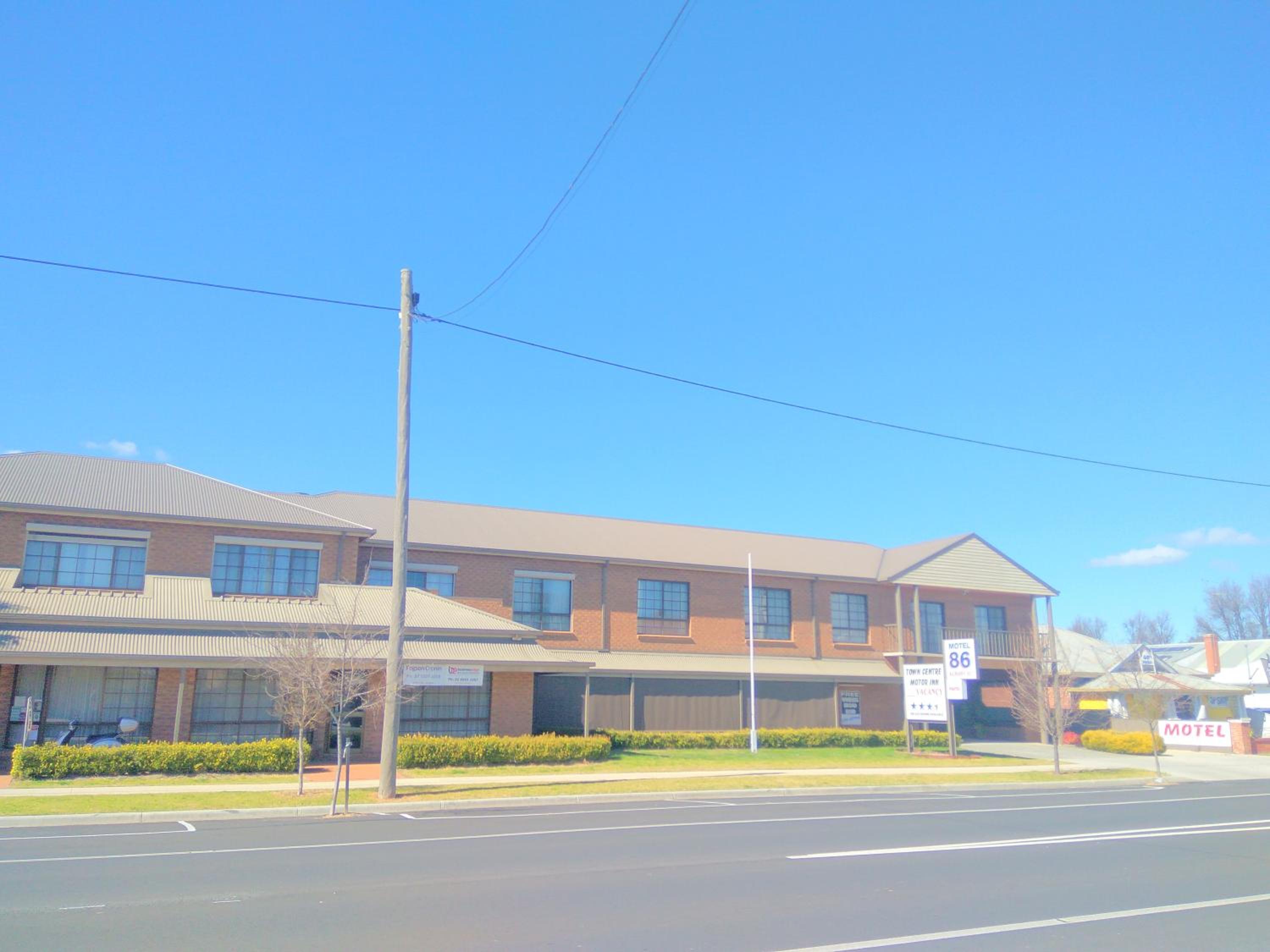 Holbrook Town Centre Motor Inn