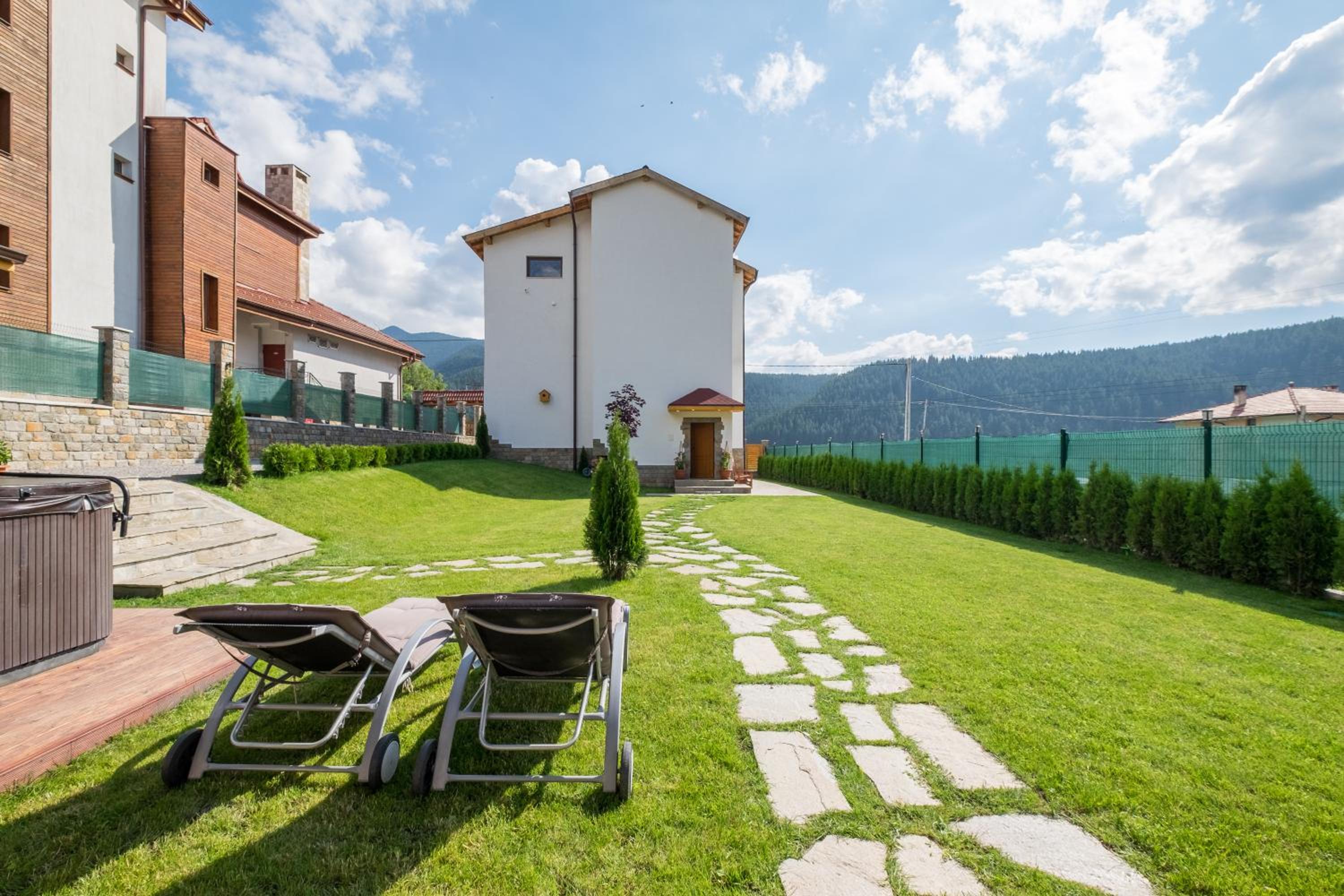 Chalet BOGEMA - Sauna, BBQ & Jacuzzi view 5