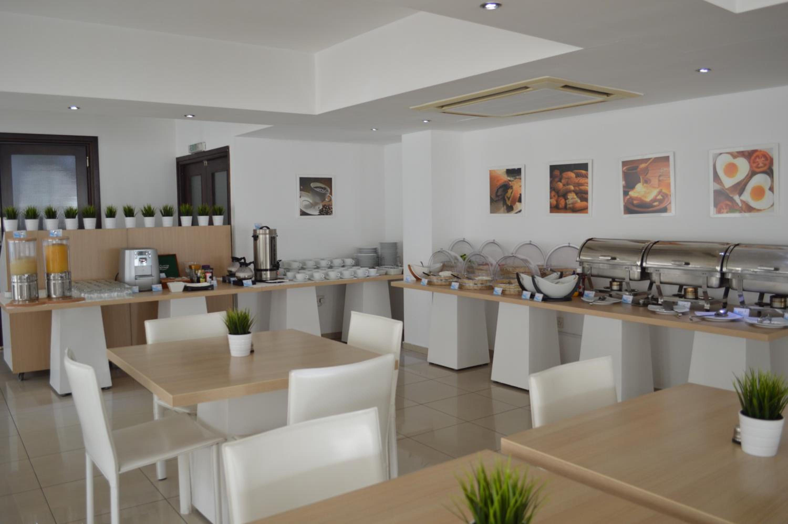 Les Palmiers Petrou Apartments view 2