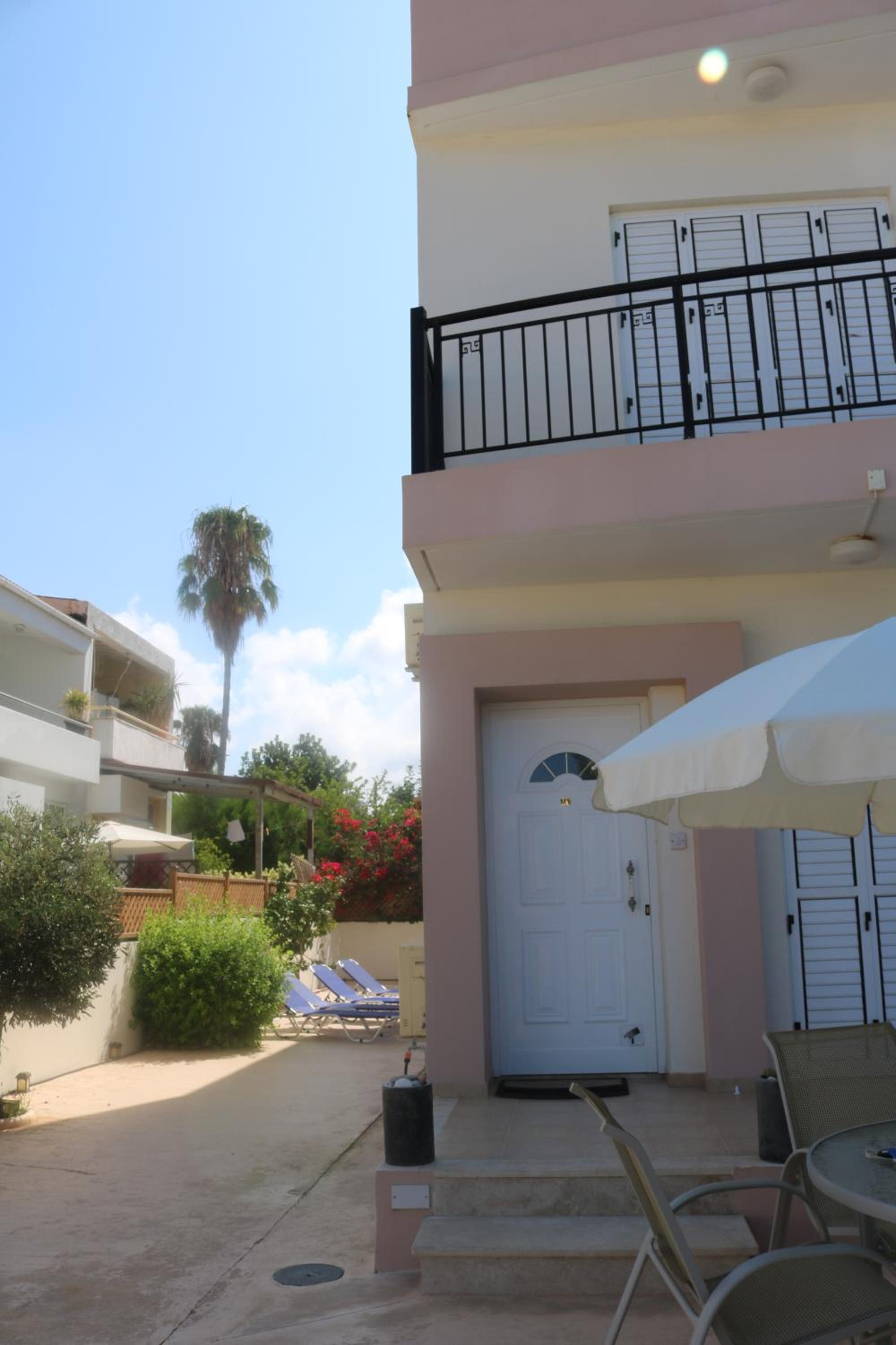 The Paradise Townhouses By Taimoura