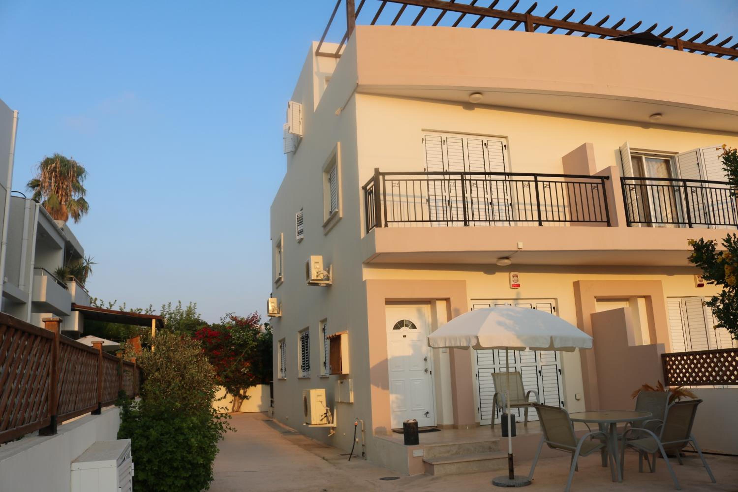 The Paradise Townhouses By Taimoura