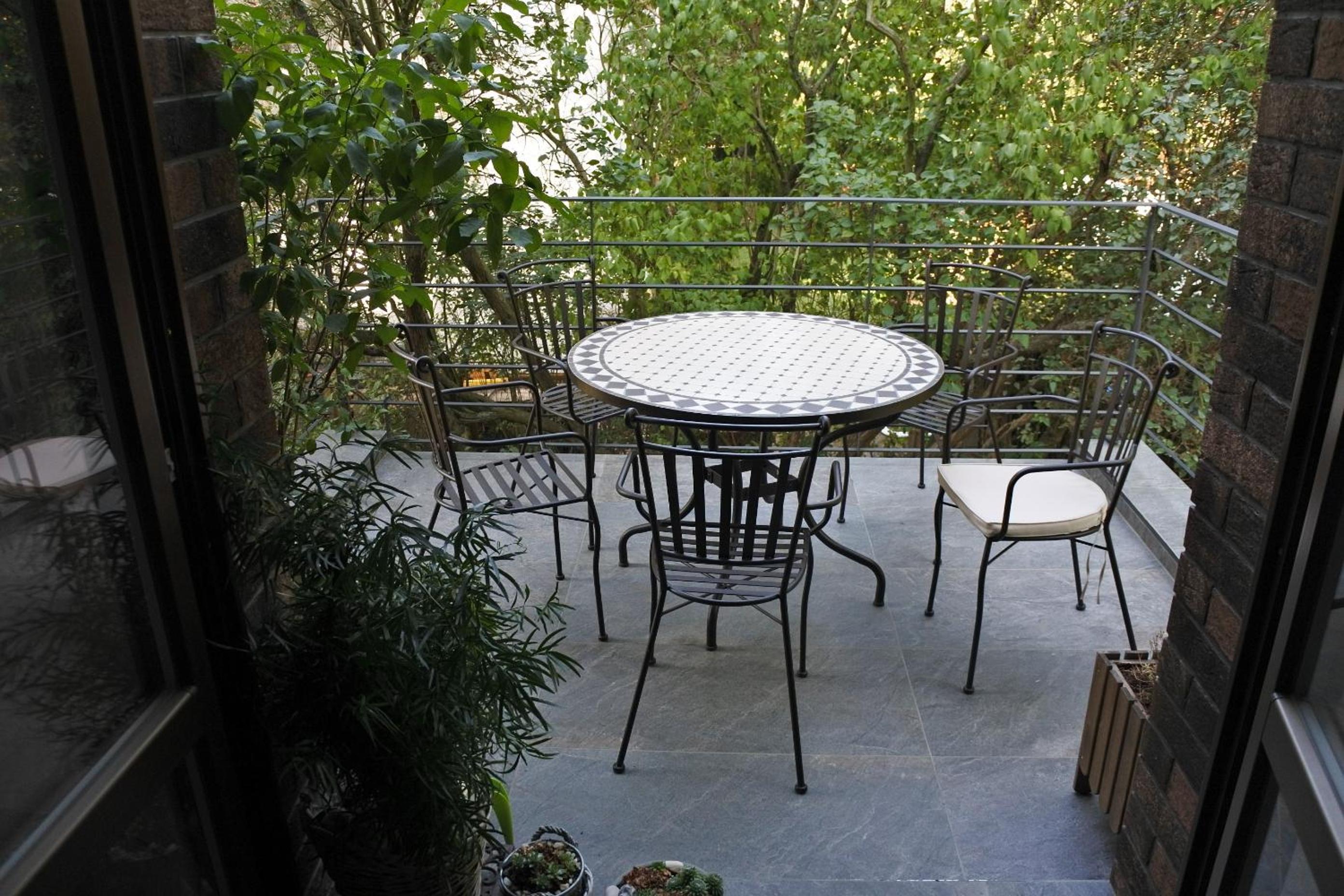 APARTMÁN V ZAHRADĚ PRAHA TROJA - APARTMENT IN THE GARDEN PRAGUE Troja