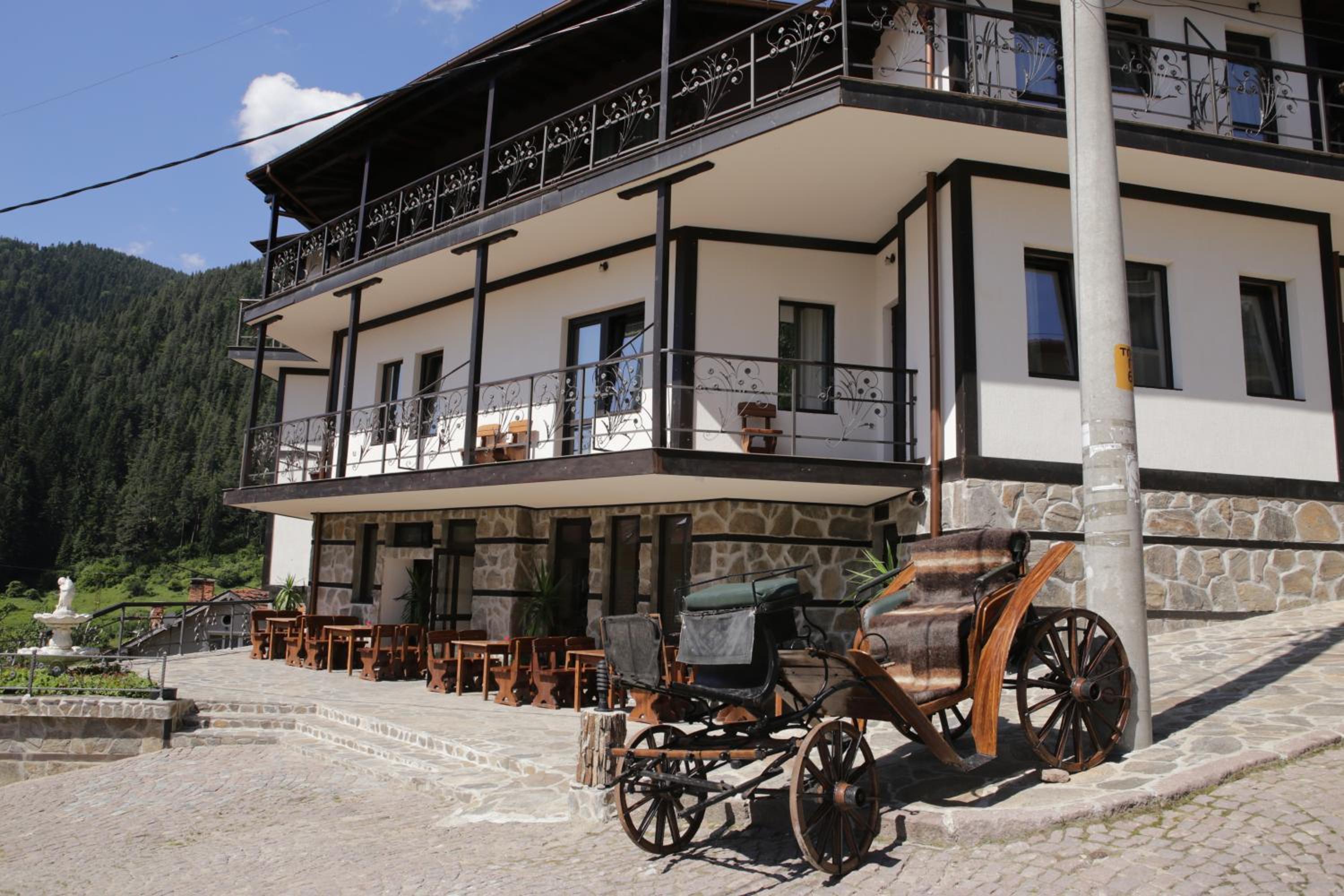 Family hotel Valchanovata Kashta