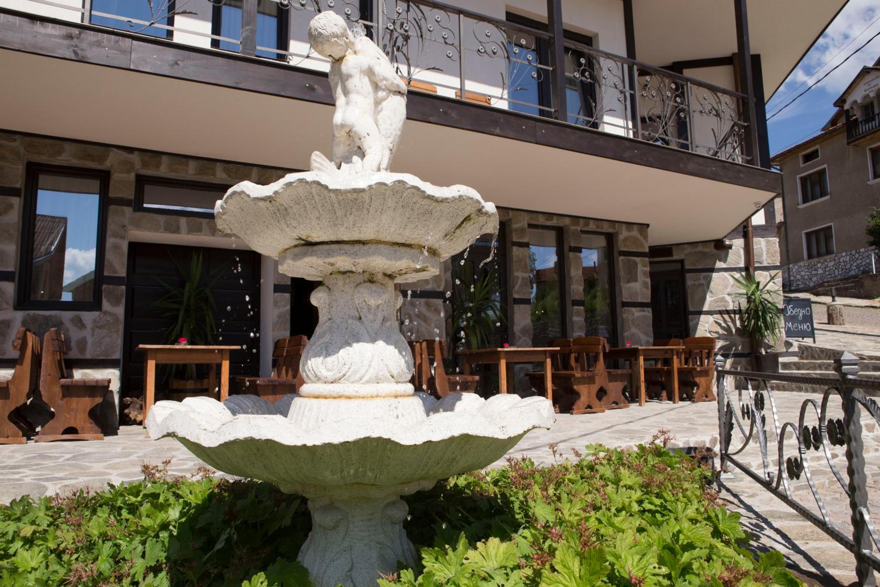 Family hotel Valchanovata Kashta
