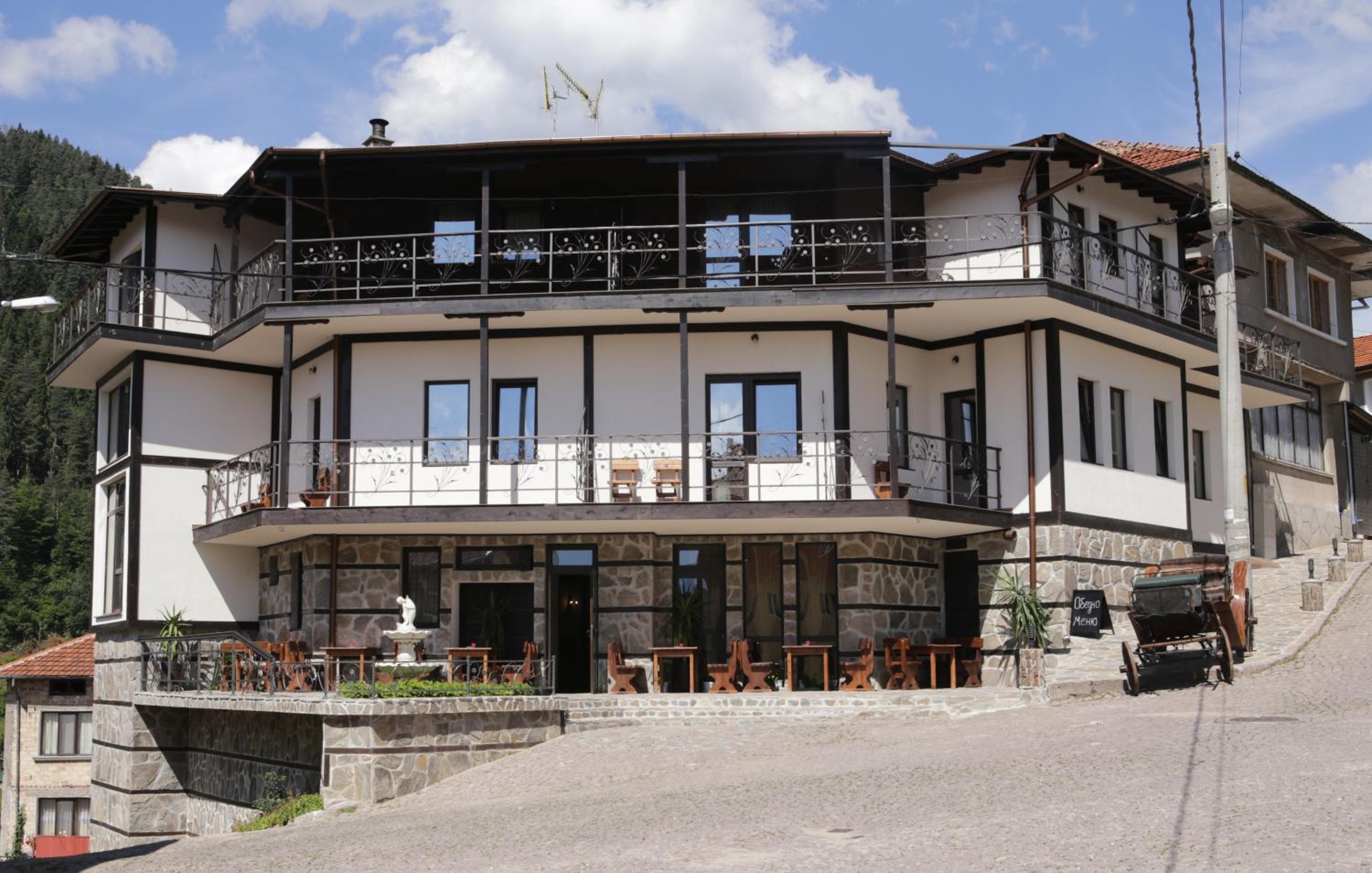 Family hotel Valchanovata Kashta