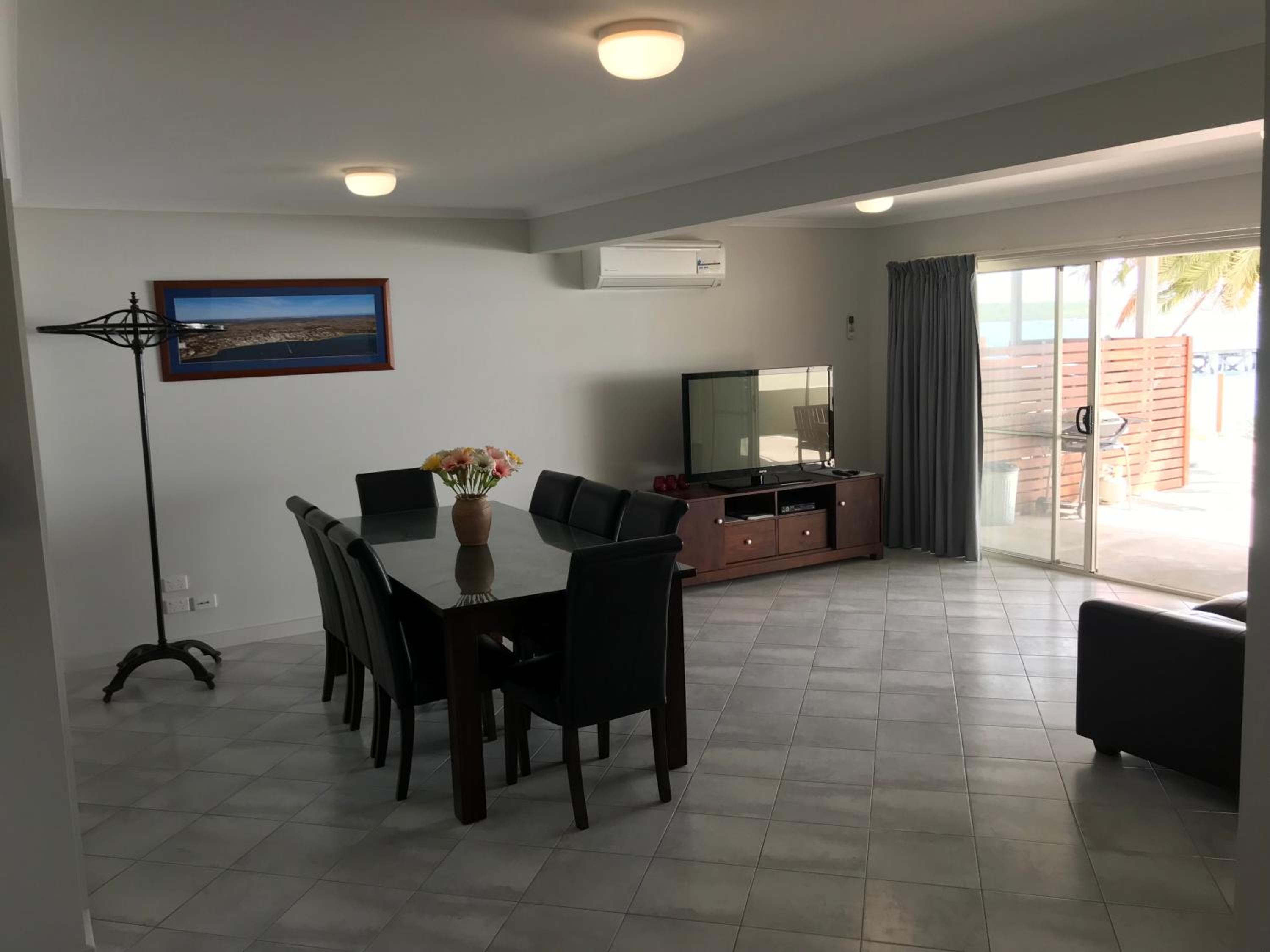 Beachside & Jetty View 6 - Captain's Apartment