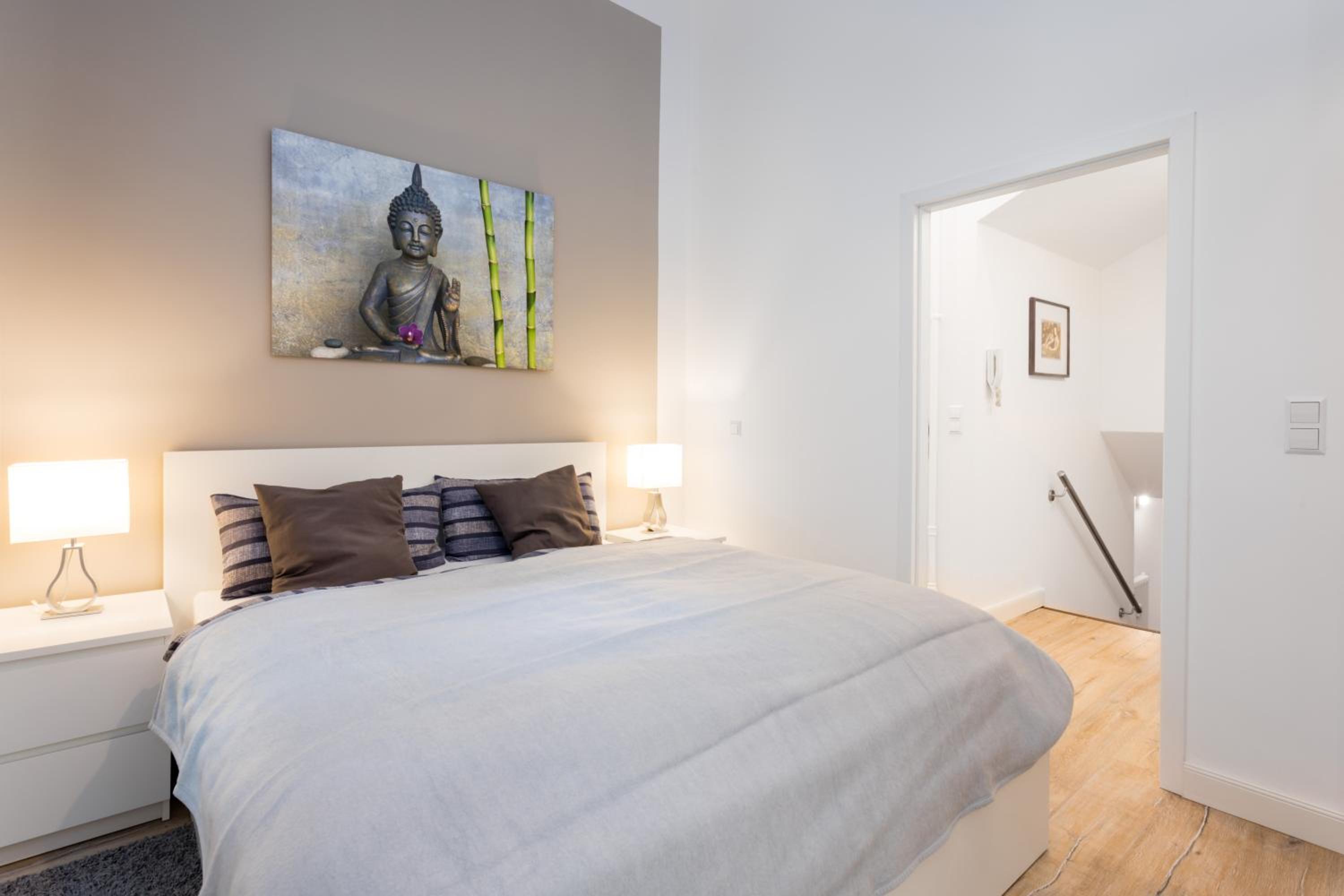 The Düsseldorfer, 1 BR, 1 living room, group & family friendly, ideal for 2 - 4 Guests